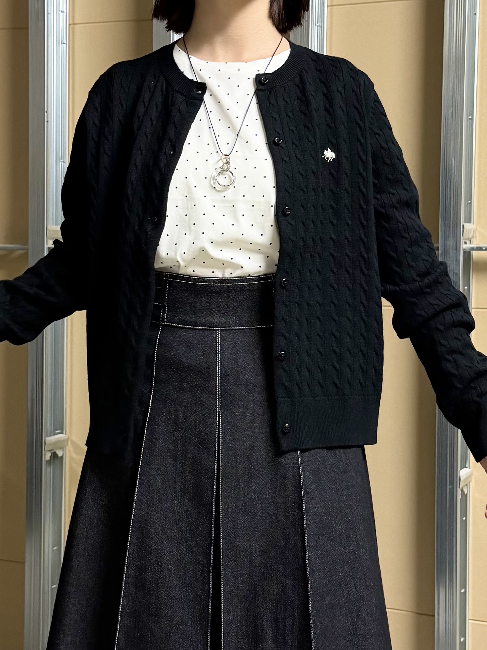 sahoさんの「THE SHOP TK｜POLO BCS/ケーブルクルーカーディガン」を使ったコーディネート