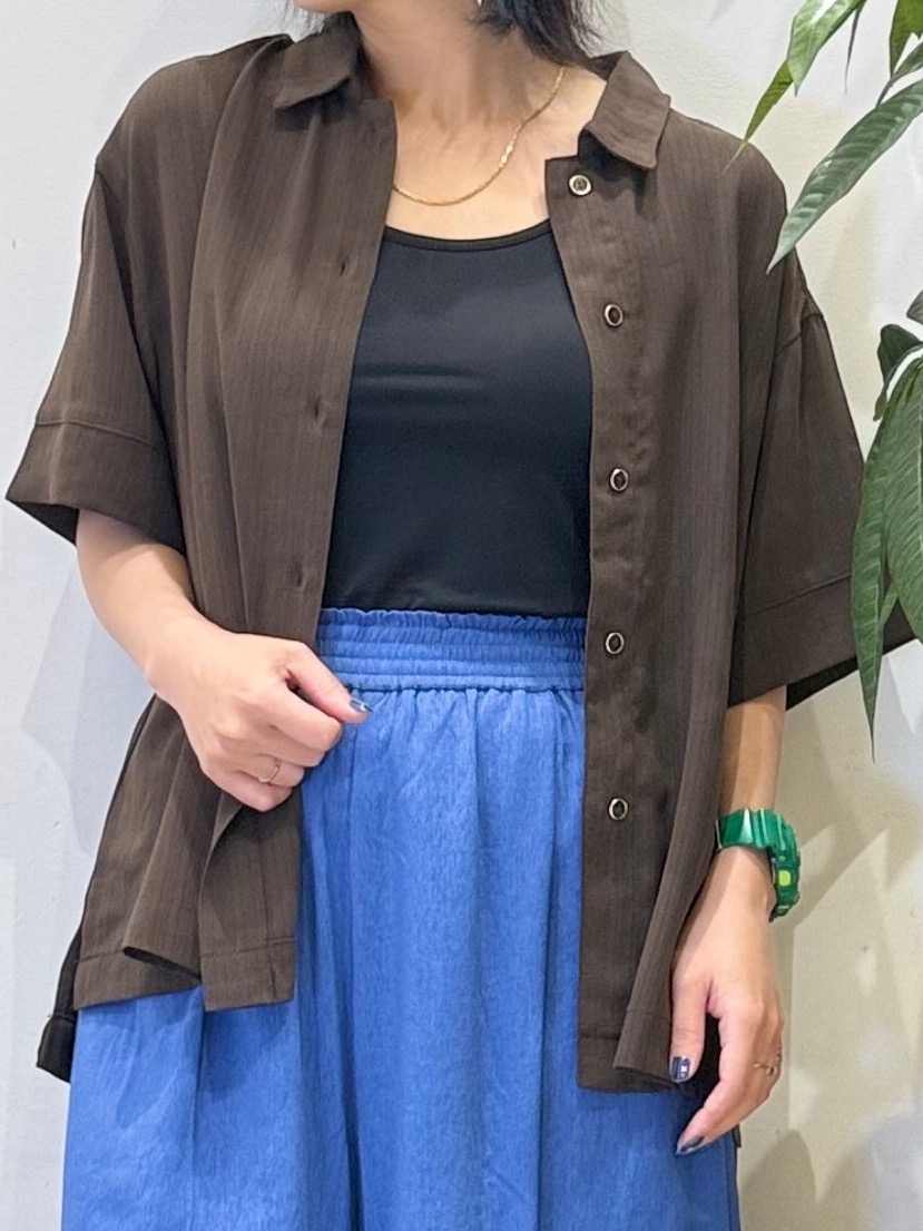 misakiさんの「SHOO･LA･RUE｜【通気性〇/UV/S-LL】洗濯後しわになりにくい とろみストライプシャツ」を使ったコーディネート