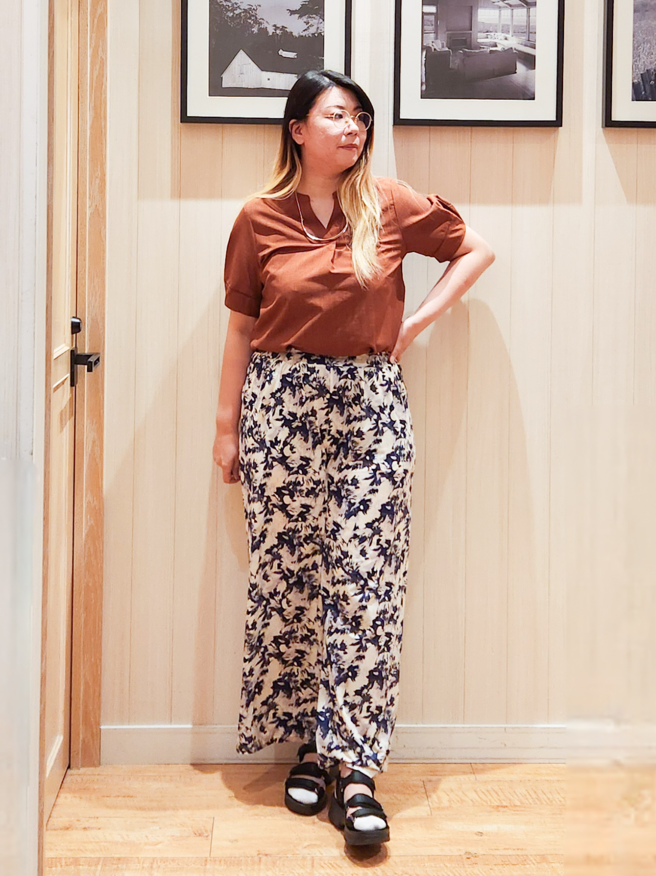 れーやんさんの「SHOO･LA･RUE｜【洗濯後しわになりにくい/インせずきまる】シンプルだけど女性らしい 麻調スキッパーブラウス」を使ったコーディネート