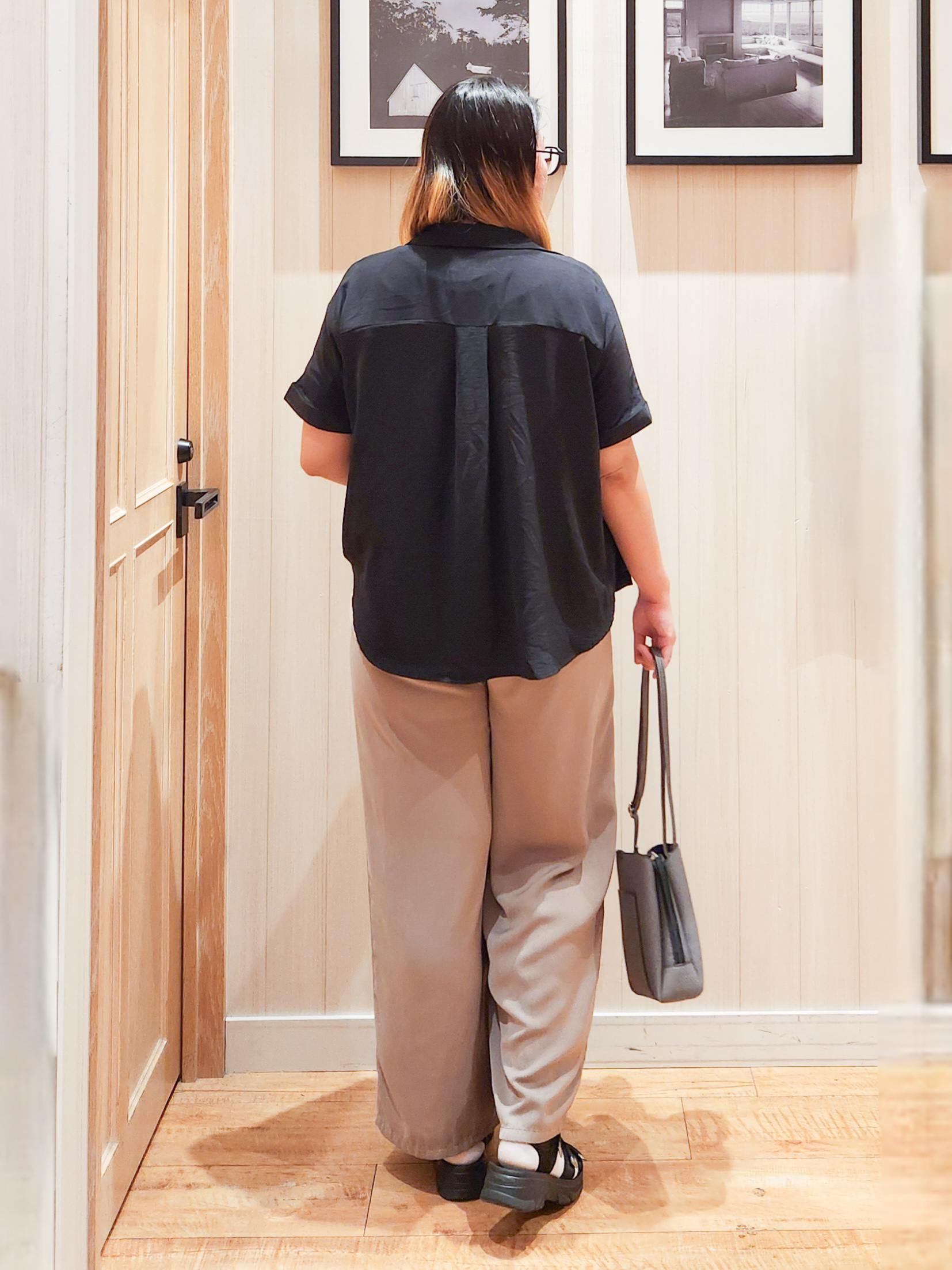 れーやんさんの「SHOO･LA･RUE｜【洗濯後しわになりにくい/体型カバー】二の腕も隠せる　お袖ロールアップ半袖シャツ」を使ったコーディネート