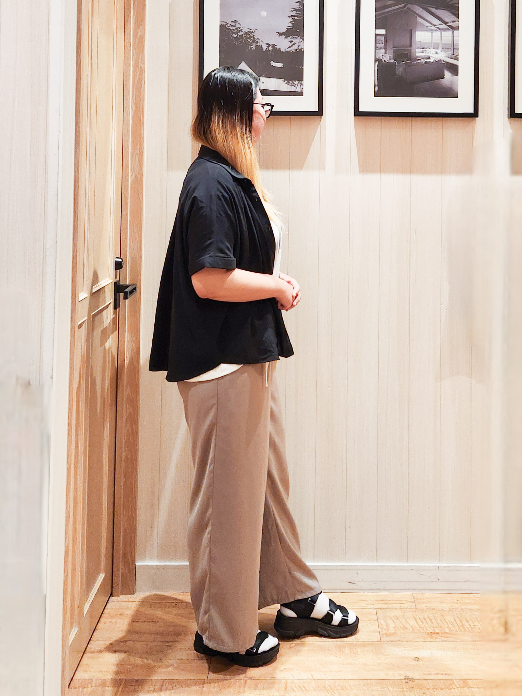 れーやんさんの「SHOO･LA･RUE｜【洗濯後しわになりにくい/体型カバー】二の腕も隠せる　お袖ロールアップ半袖シャツ」を使ったコーディネート