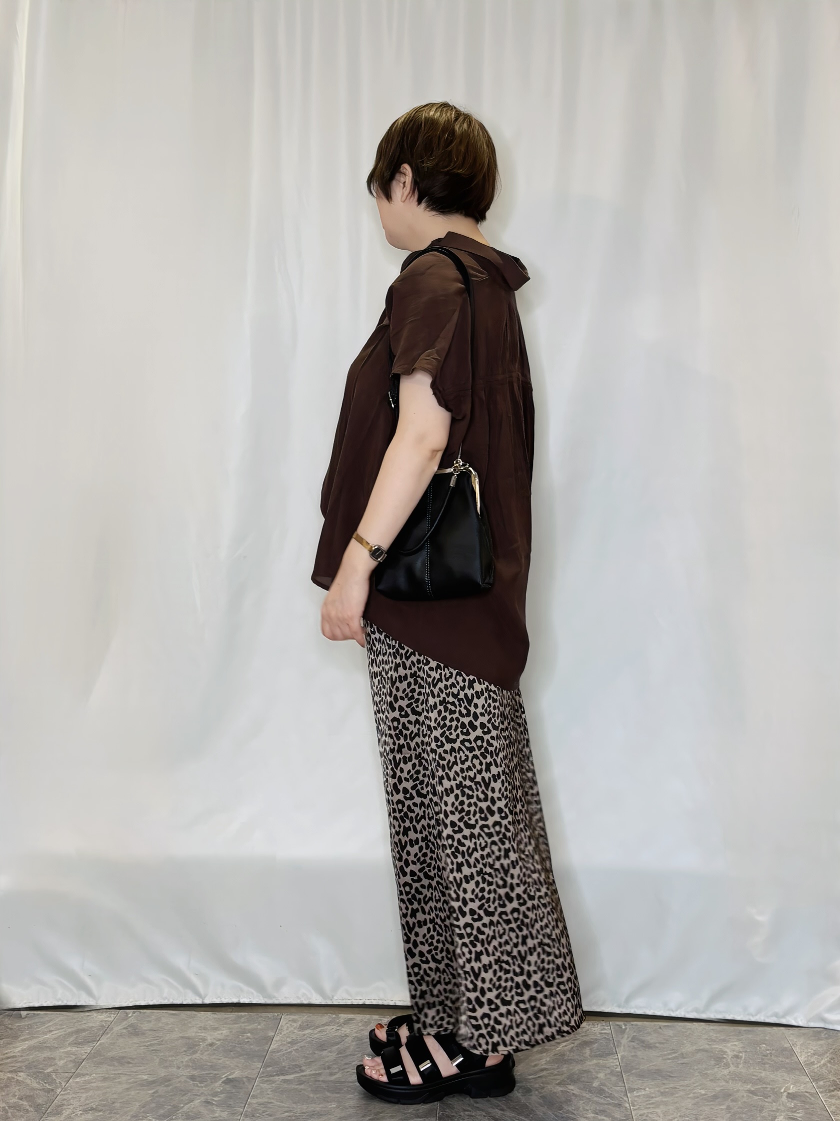 たみさんの「SHOO･LA･RUE｜【UV/洗濯機可】ほんのりシアーで上品な バックギャザーブラウス」を使ったコーディネート