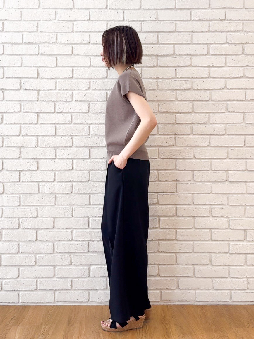 𝐜𝐡𝐢𝐤𝐚さんの「SHOO･LA･RUE｜【洗濯機可/S-LL】インせず着られる 大人シンプルニット」を使ったコーディネート