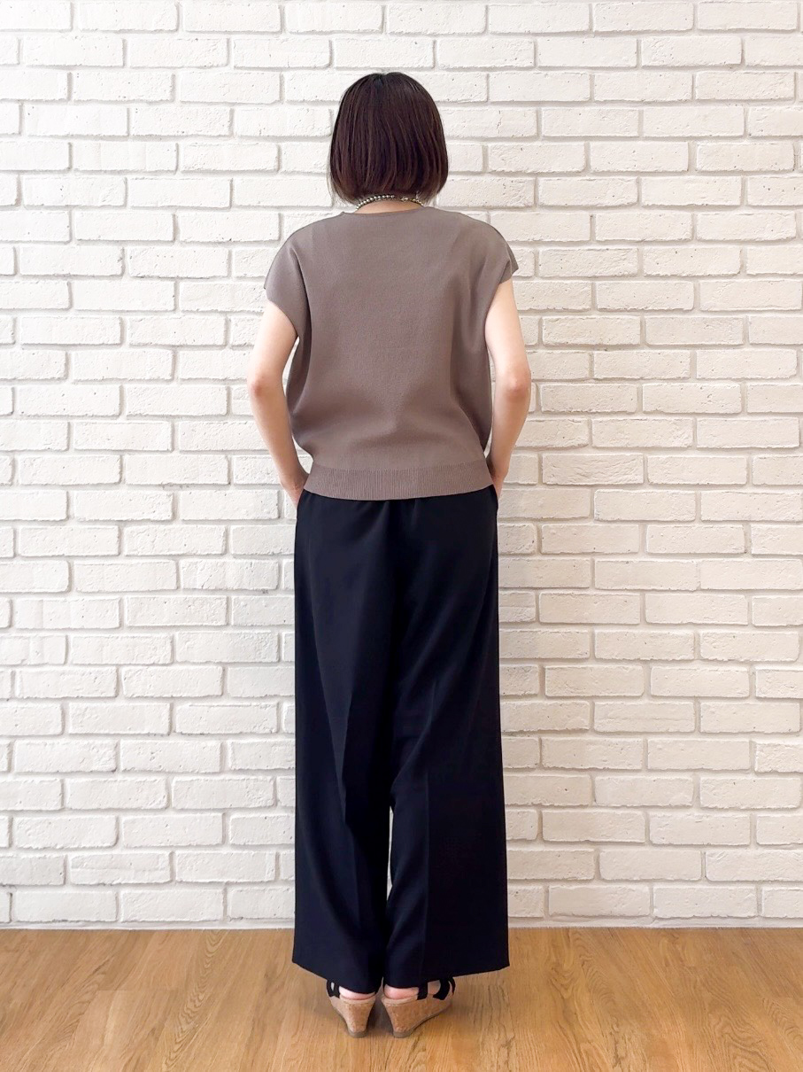𝐜𝐡𝐢𝐤𝐚さんの「SHOO･LA･RUE｜【洗濯機可/S-LL】インせず着られる 大人シンプルニット」を使ったコーディネート