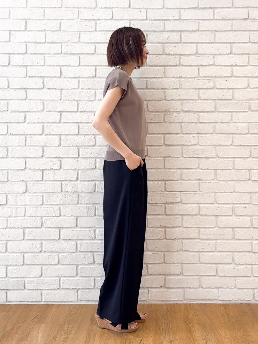 𝐜𝐡𝐢𝐤𝐚さんの「SHOO･LA･RUE｜【洗濯機可/S-LL】インせず着られる 大人シンプルニット」を使ったコーディネート