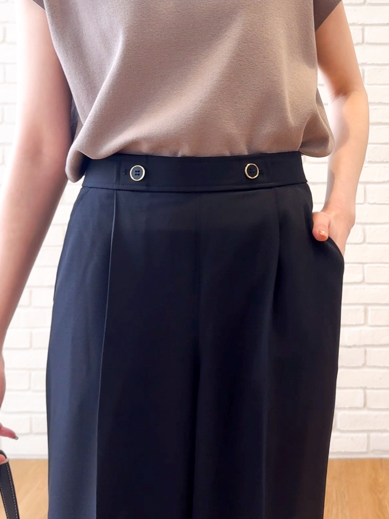 𝐜𝐡𝐢𝐤𝐚さんの「SHOO･LA･RUE｜【洗濯機可/S-LL】インせず着られる 大人シンプルニット」を使ったコーディネート