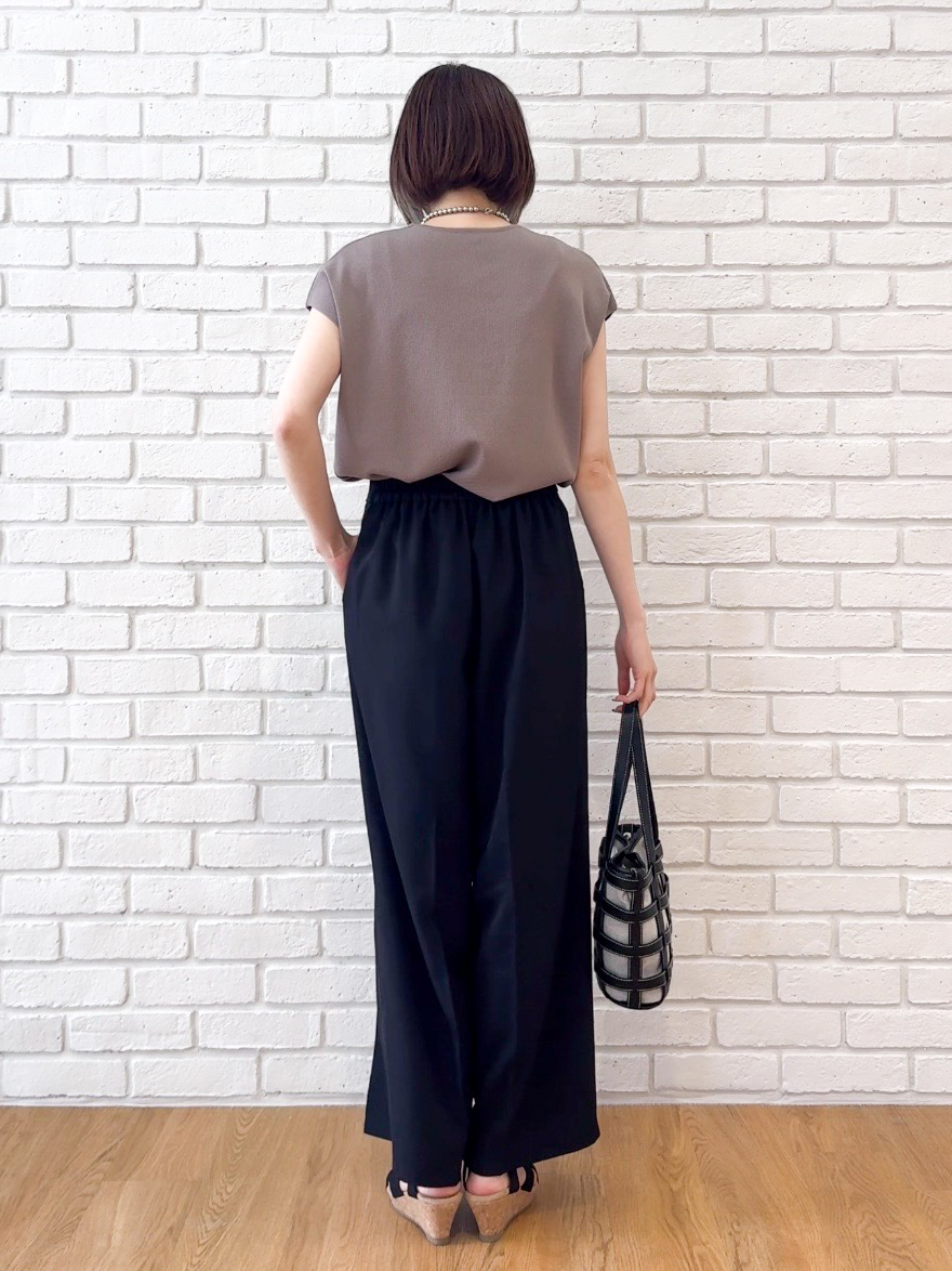 𝐜𝐡𝐢𝐤𝐚さんの「SHOO･LA･RUE｜【洗濯機可/S-LL】インせず着られる 大人シンプルニット」を使ったコーディネート