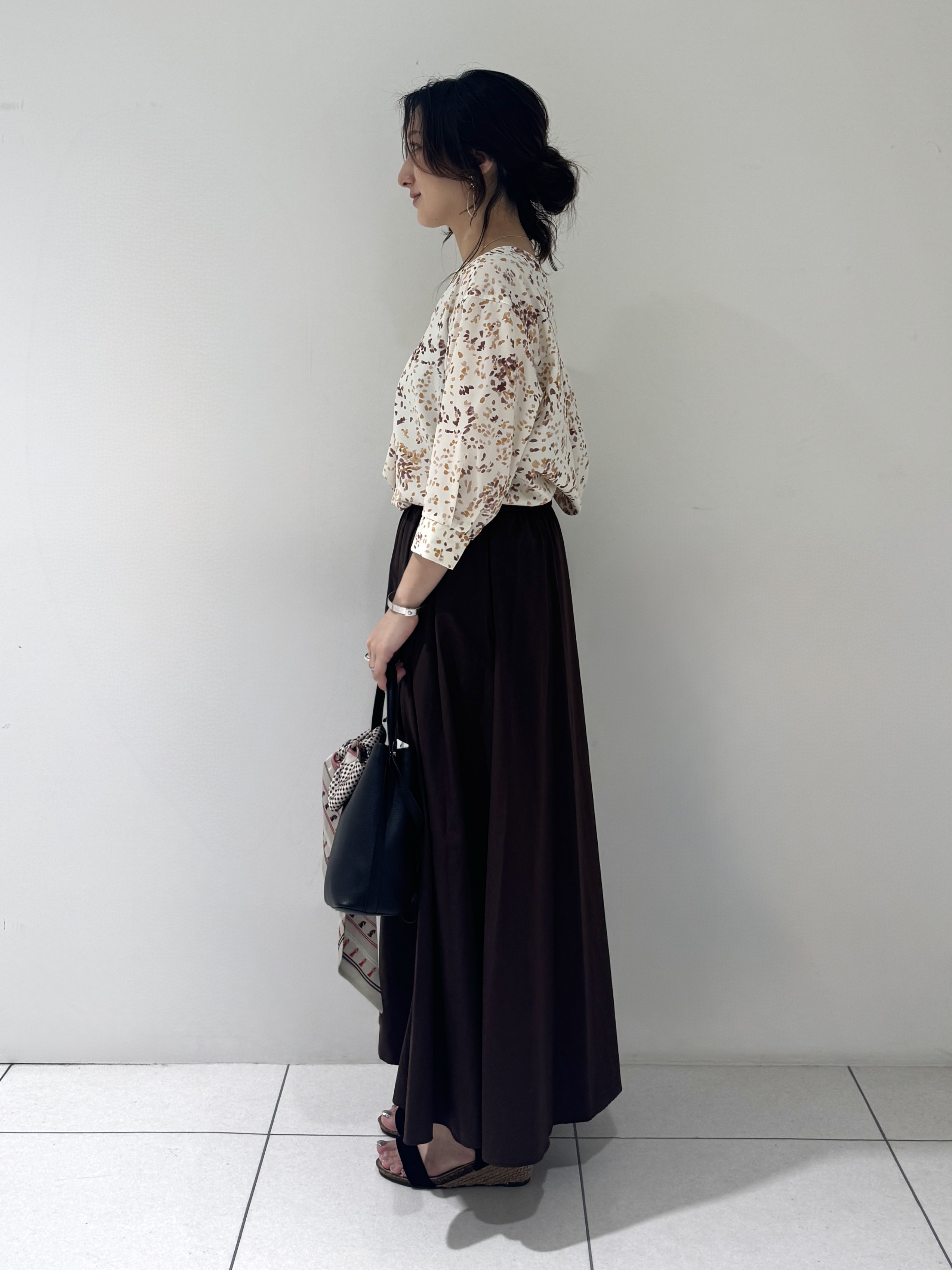 そんさんの「INDIVI｜【6分袖】アートドット柄ブラウス」を使ったコーディネート