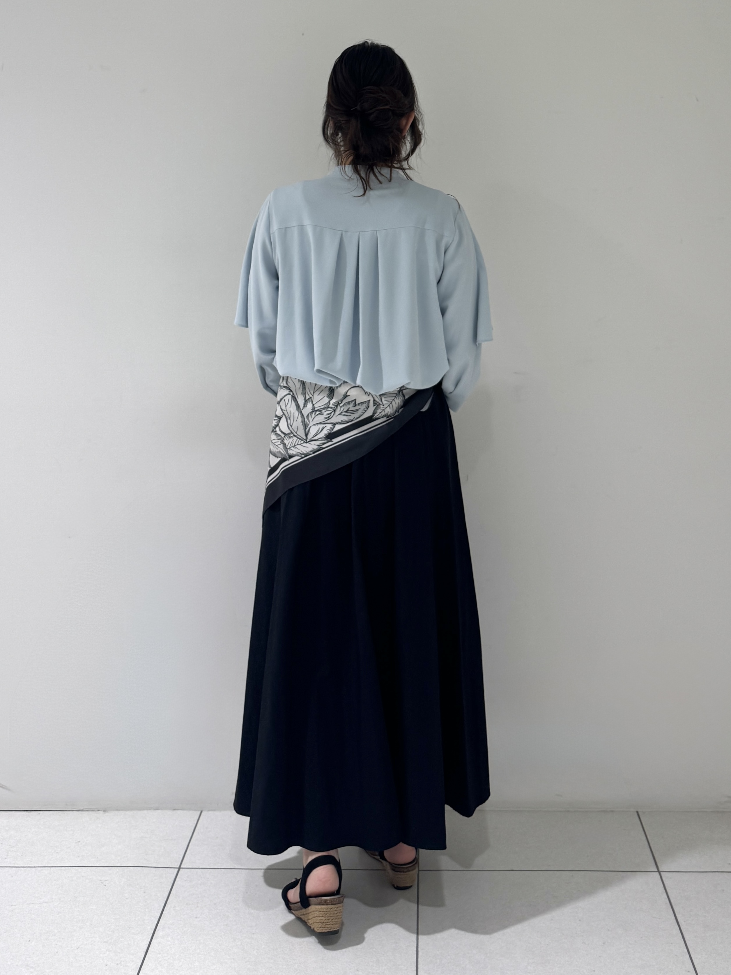 そんさんの「INDIVI｜【羽織りにも！/UVケア/着る日傘】ケープ風ブラウス」を使ったコーディネート