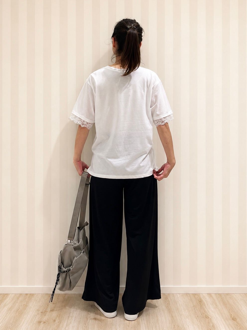 まつみさんの「SHOO･LA･RUE｜【通気性〇/S-LL/洗濯機可】さらりと心地よい。ノーカラーシャツ」を使ったコーディネート