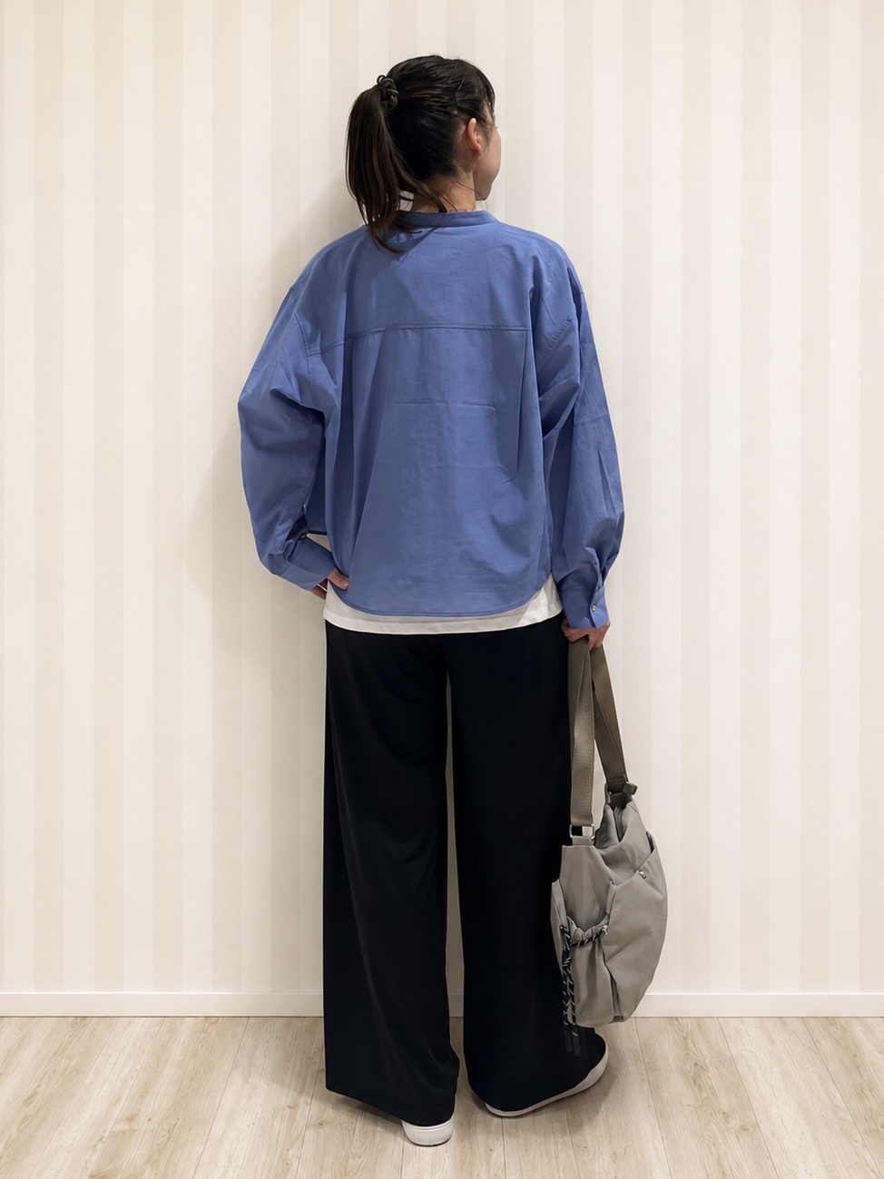 まつみさんの「SHOO･LA･RUE｜【通気性〇/S-LL/洗濯機可】さらりと心地よい。ノーカラーシャツ」を使ったコーディネート