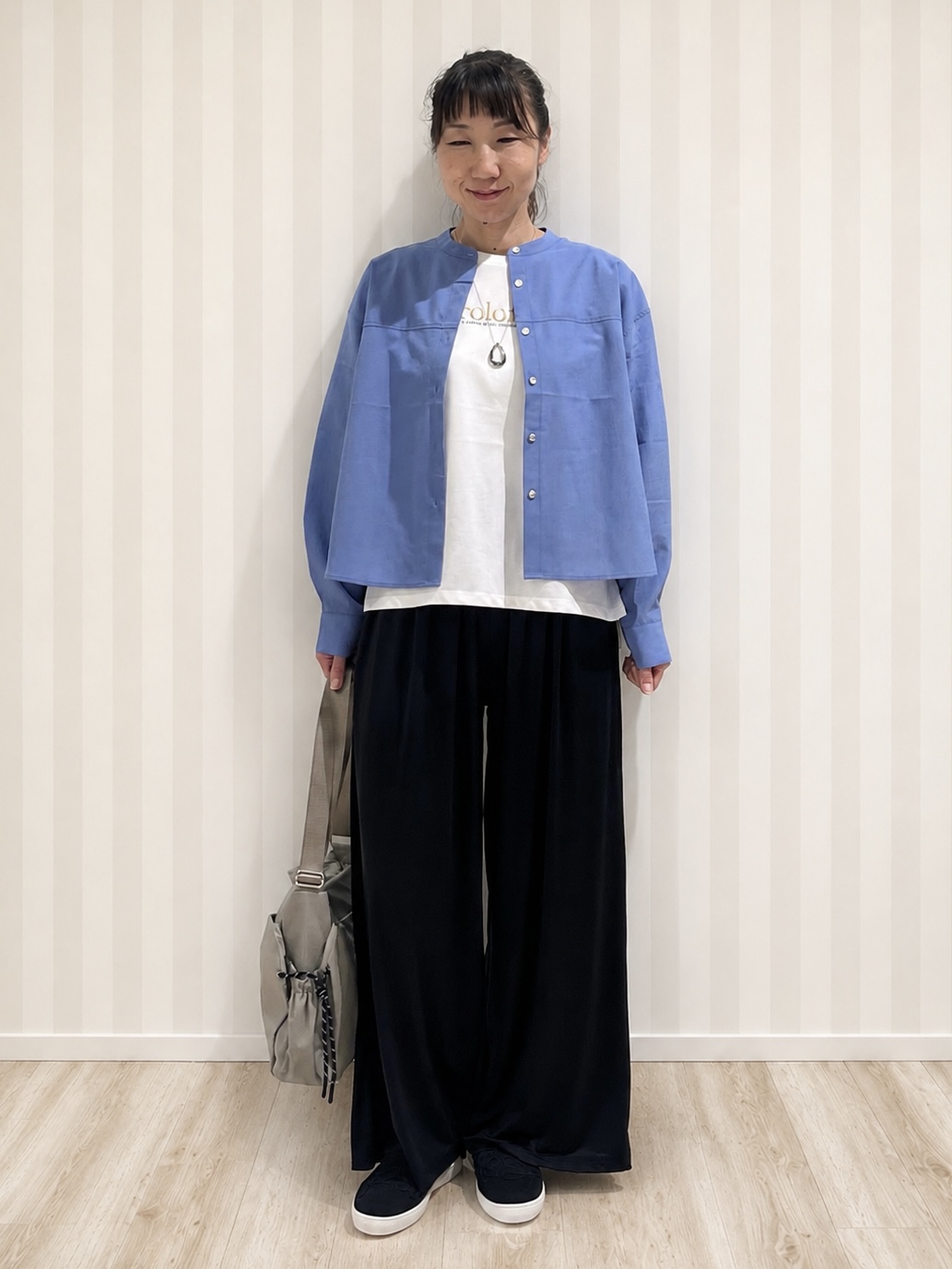 まつみさんの「SHOO･LA･RUE｜【通気性〇/S-LL/洗濯機可】さらりと心地よい。ノーカラーシャツ」を使ったコーディネート