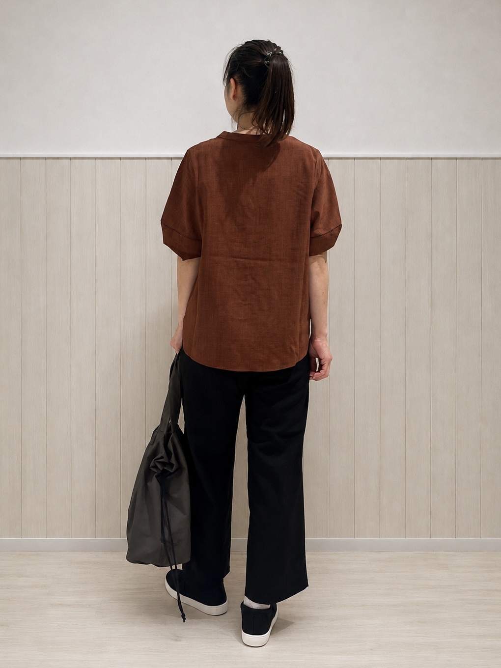 まつみさんの「SHOO･LA･RUE｜【洗濯後しわになりにくい/インせずきまる】シンプルだけど女性らしい 麻調スキッパーブラウス」を使ったコーディネート