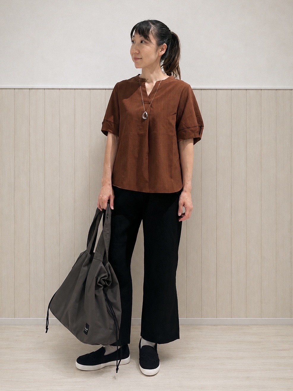 まつみさんの「SHOO･LA･RUE｜【洗濯後しわになりにくい/インせずきまる】シンプルだけど女性らしい 麻調スキッパーブラウス」を使ったコーディネート