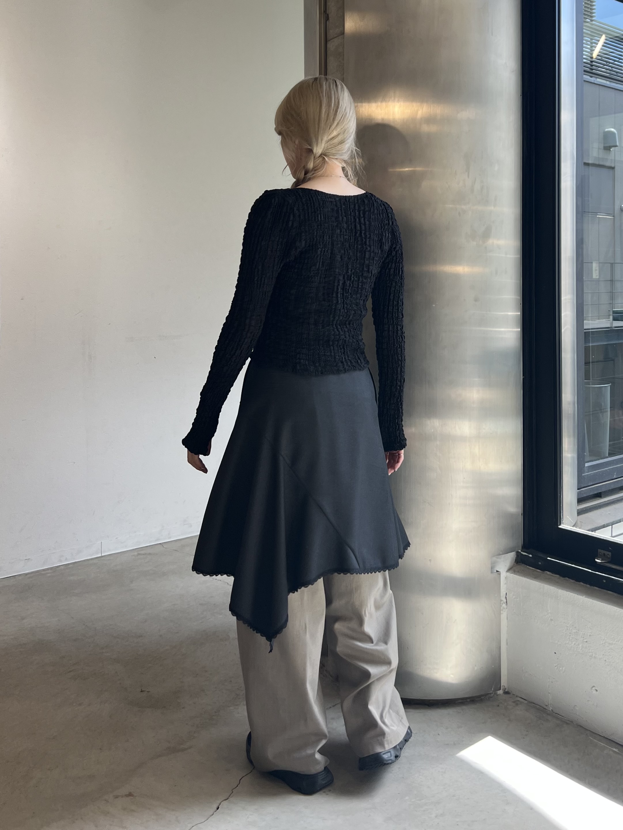 honoka Aさんの「CODE A｜asymmetric lace hem skirt」を使ったコーディネート