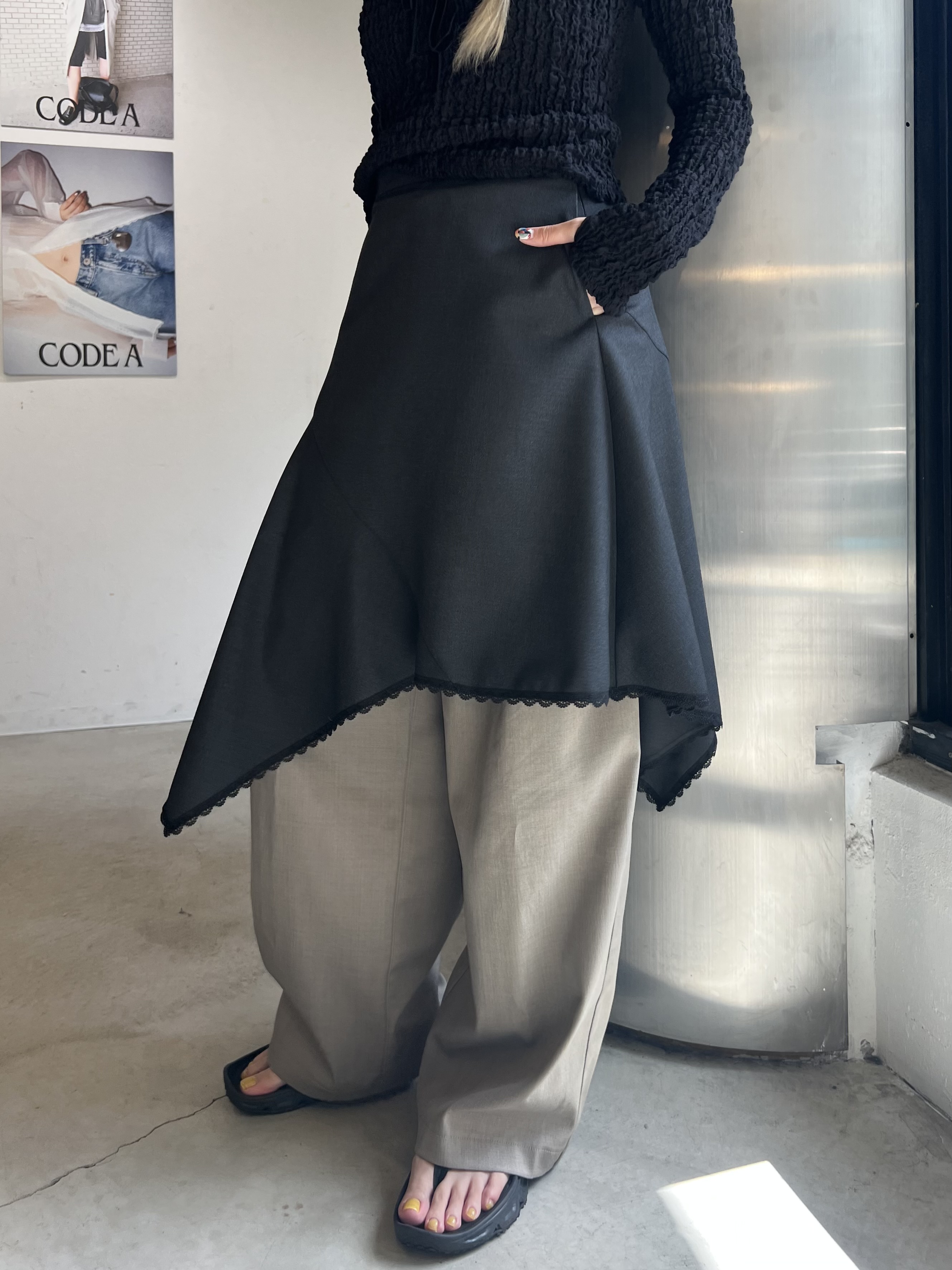 honoka Aさんの「CODE A｜asymmetric lace hem skirt」を使ったコーディネート