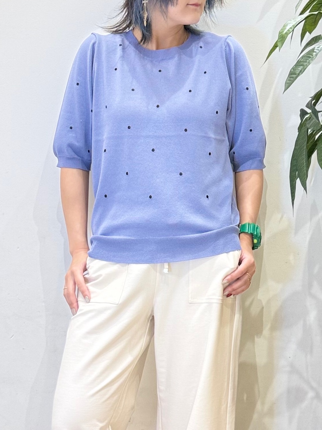 misakiさんの「SHOO･LA･RUE｜【S-LL】さらっとタッチ 大人のドット刺繍ニット」を使ったコーディネート