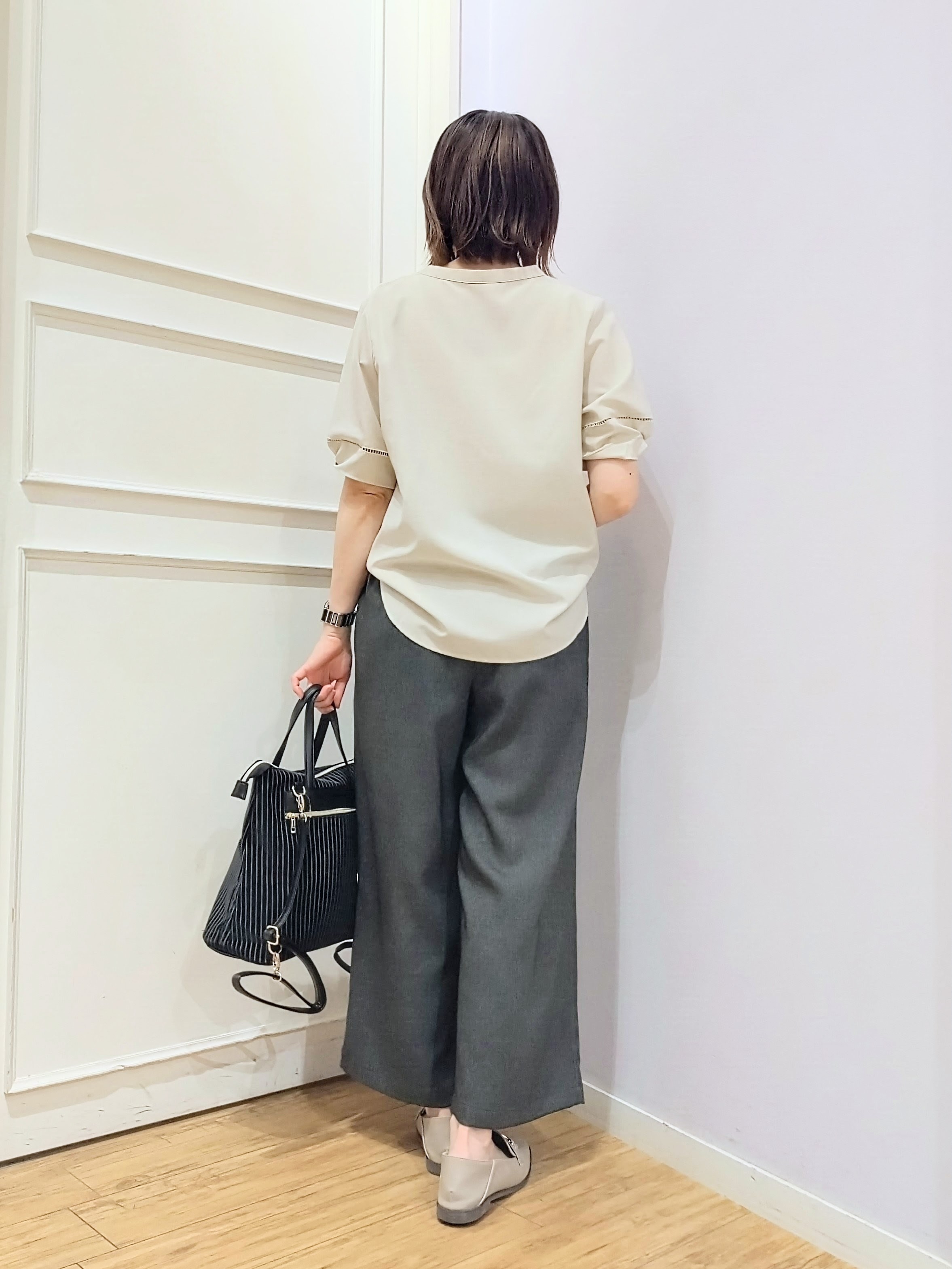 miomioさんの「SHOO･LA･RUE｜【洗濯後しわになりにくい/インせずきまる】シンプルだけど女性らしい 麻調スキッパーブラウス」を使ったコーディネート