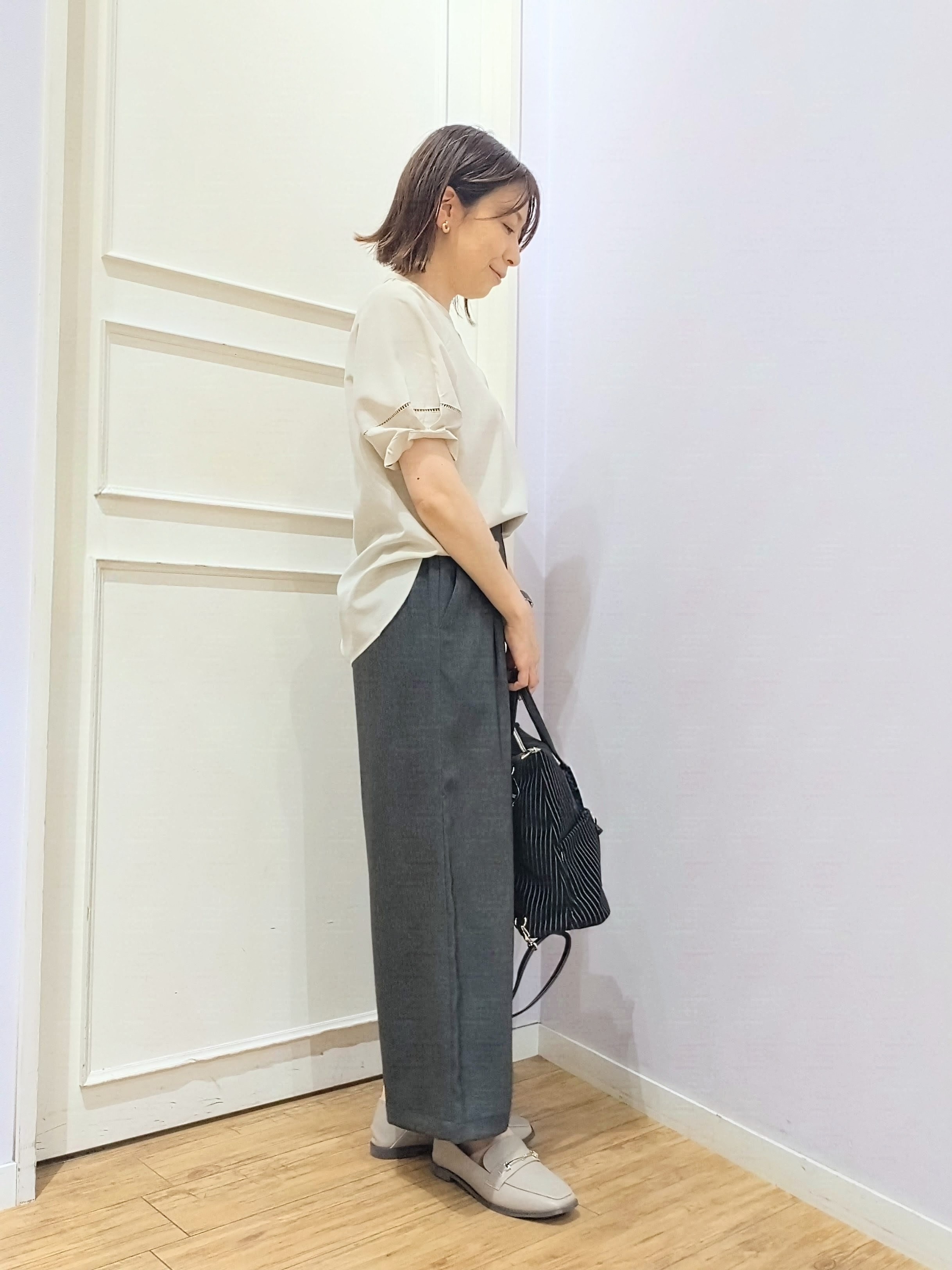 miomioさんの「SHOO･LA･RUE｜【洗濯後しわになりにくい/インせずきまる】シンプルだけど女性らしい 麻調スキッパーブラウス」を使ったコーディネート