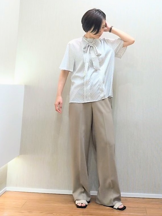 ミズタさんの「UNTITLED｜【通勤オフィス/スーツインナー】ダイヤジオメプリントブラウス」を使ったコーディネート