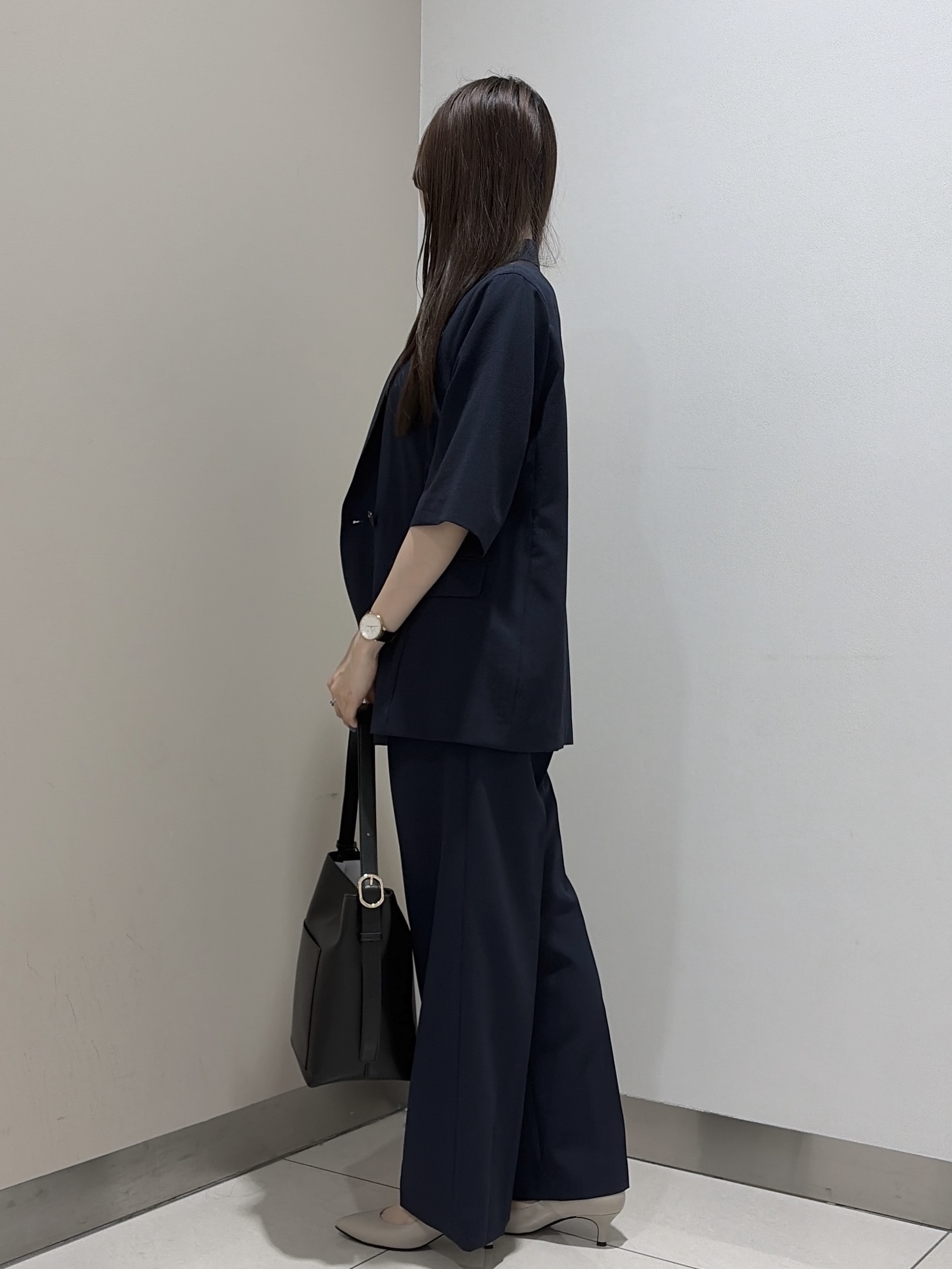 岡田美詩さんの「UNTITLED｜【秋の通勤羽織/セットアップ可/UVカット】エアリークール半袖ジャケット」を使ったコーディネート