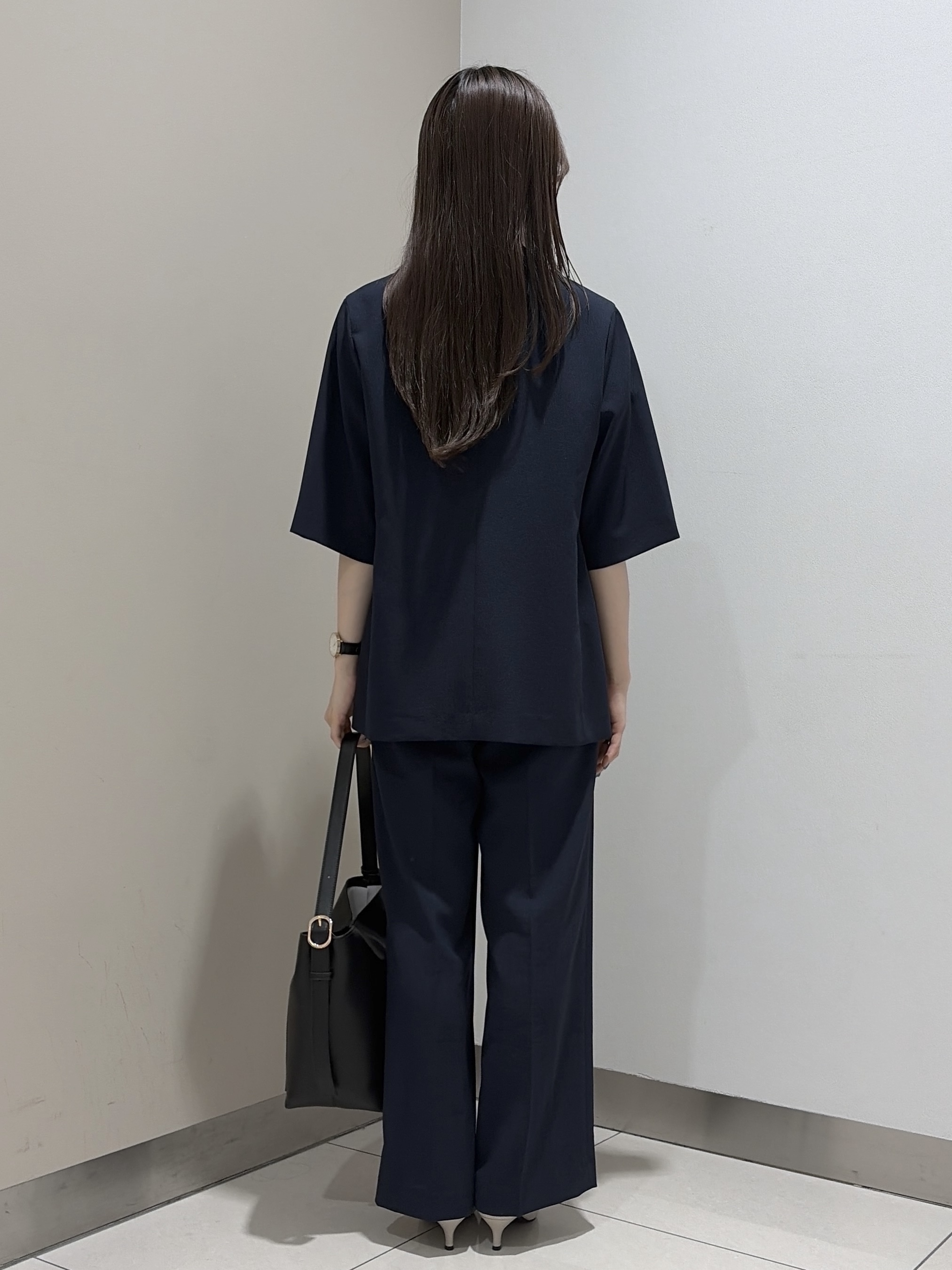 岡田美詩さんの「UNTITLED｜【秋の通勤羽織/セットアップ可/UVカット】エアリークール半袖ジャケット」を使ったコーディネート