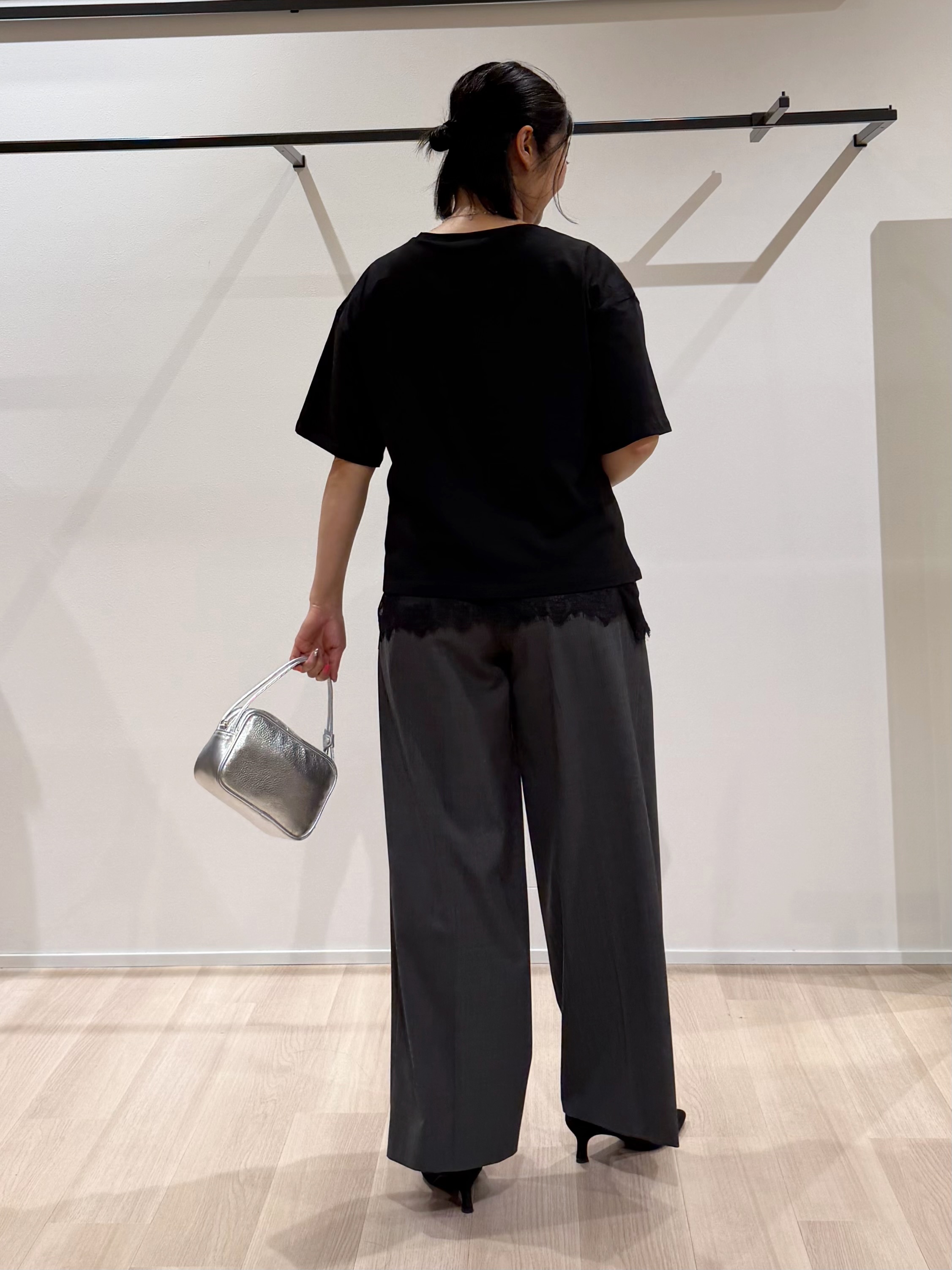 TOMOMIさんの「UNTITLED｜【1枚でもセットでも】レースキャミ付きプルオーバー」を使ったコーディネート
