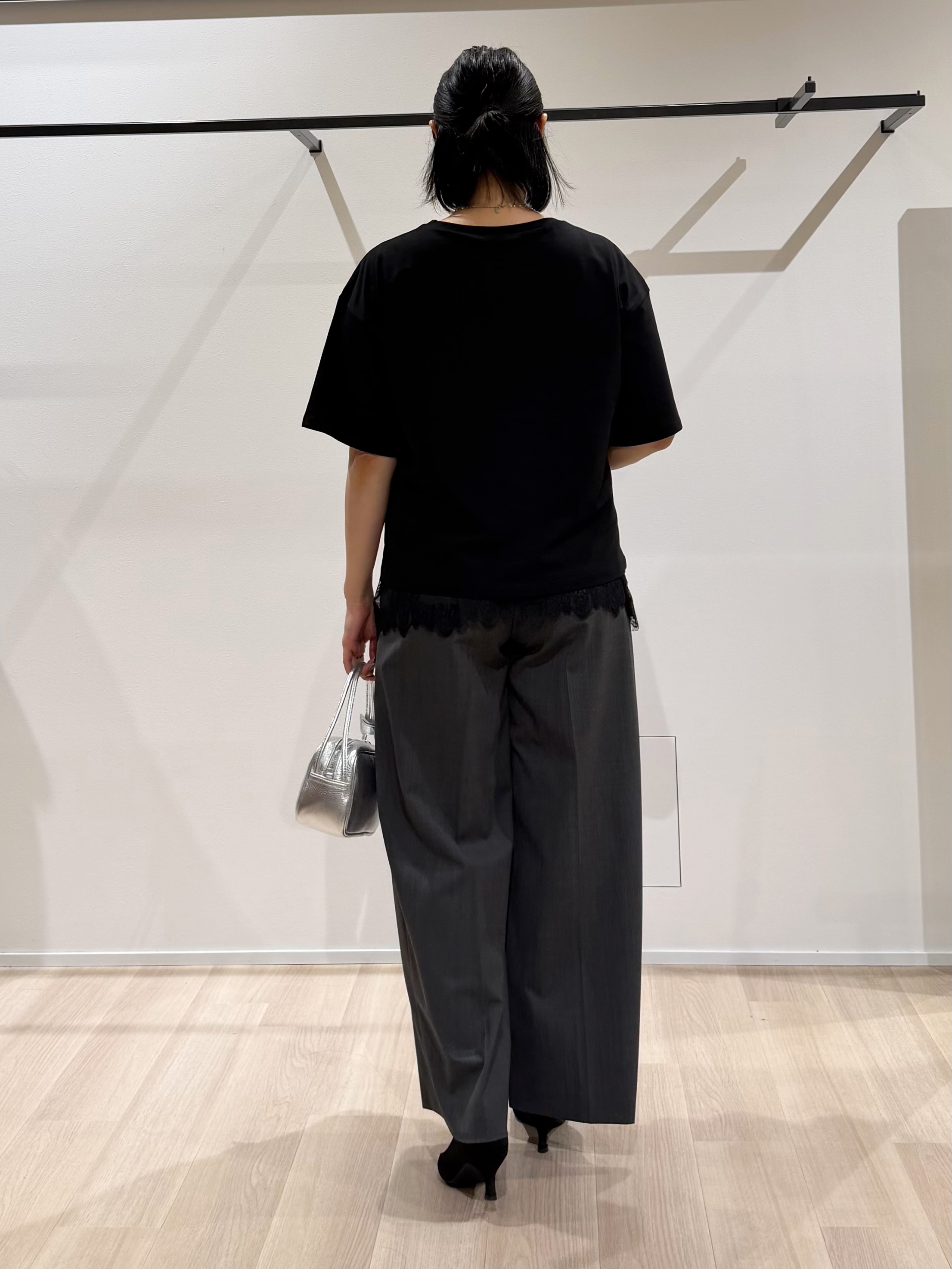 TOMOMIさんの「UNTITLED｜【1枚でもセットでも】レースキャミ付きプルオーバー」を使ったコーディネート