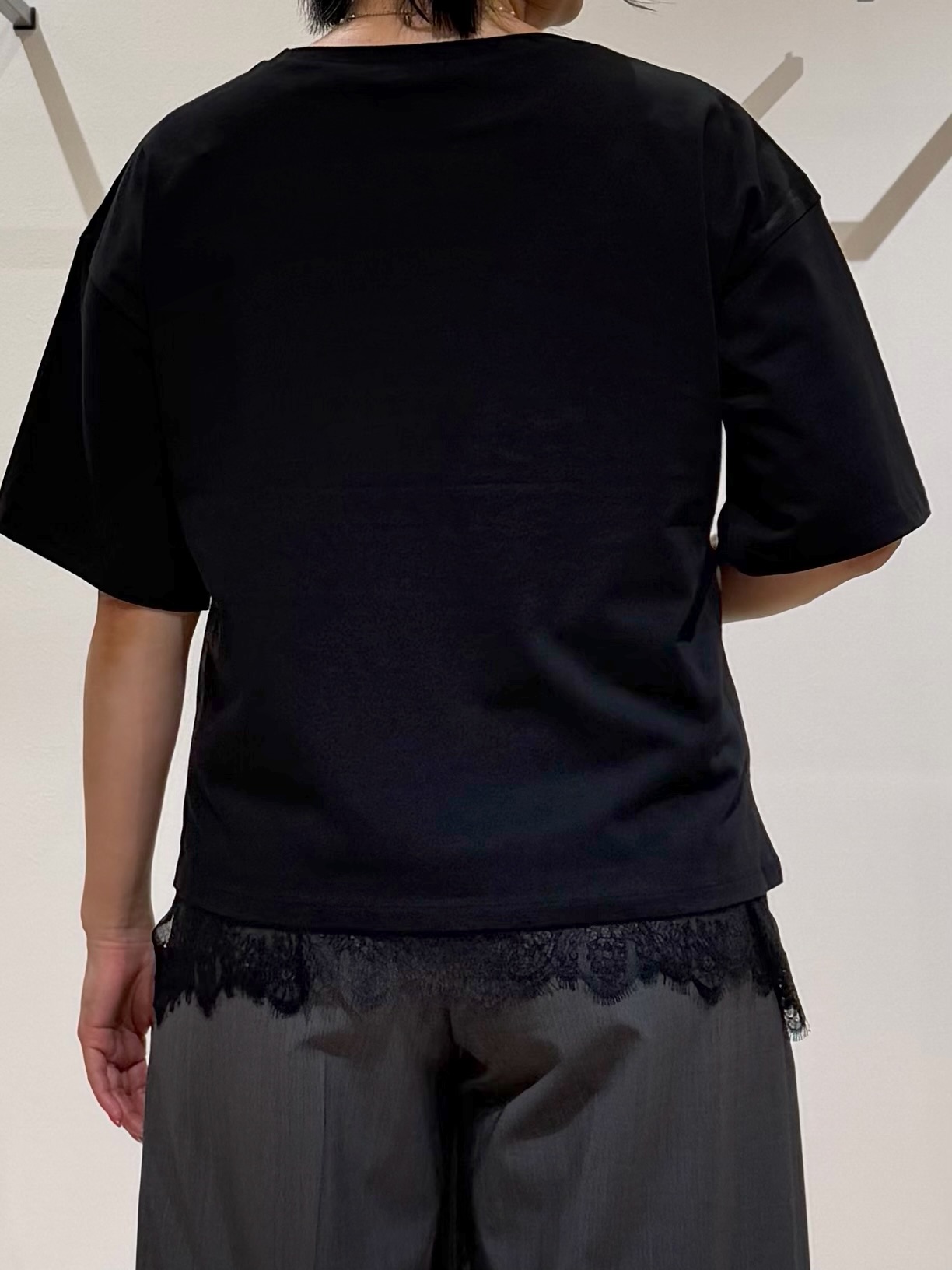 TOMOMIさんの「UNTITLED｜【1枚でもセットでも】レースキャミ付きプルオーバー」を使ったコーディネート