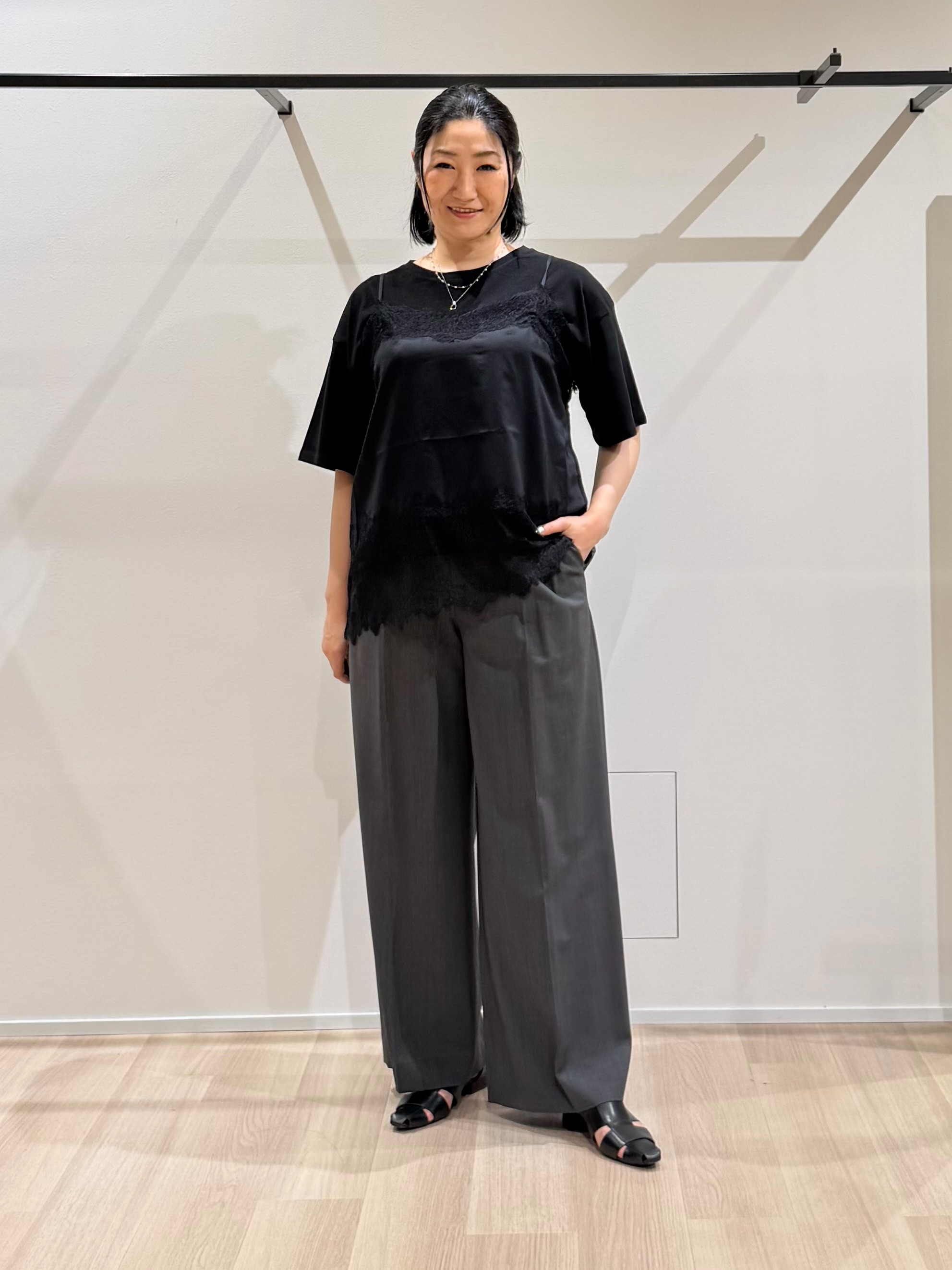 TOMOMIさんの「UNTITLED｜【1枚でもセットでも】レースキャミ付きプルオーバー」を使ったコーディネート