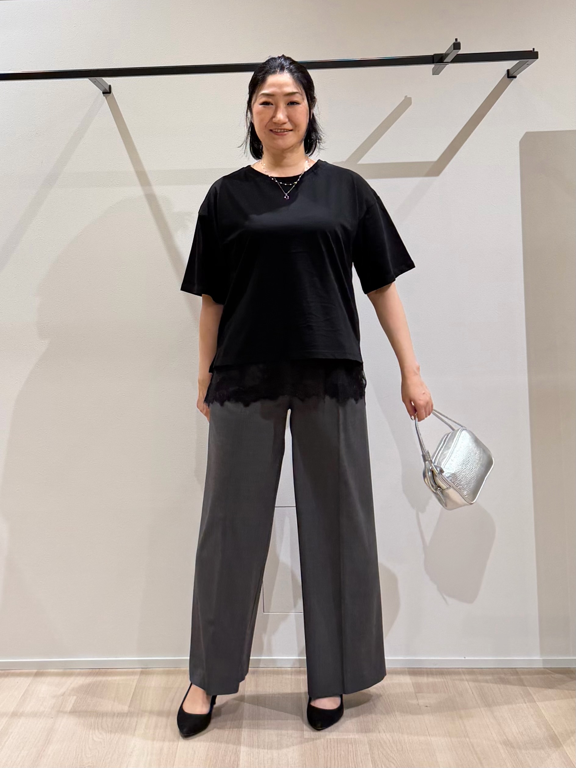 TOMOMIさんの「UNTITLED｜【1枚でもセットでも】レースキャミ付きプルオーバー」を使ったコーディネート