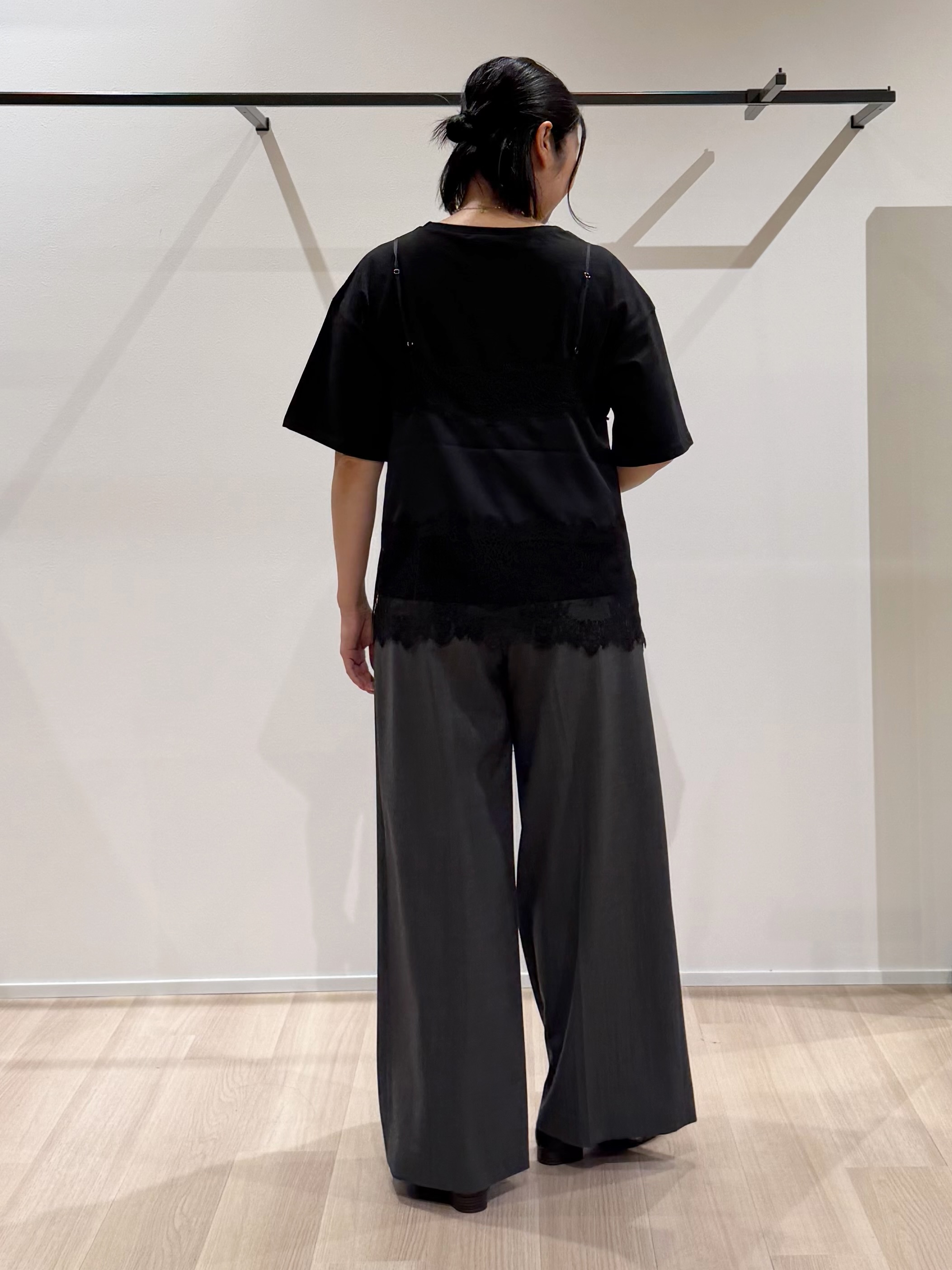 TOMOMIさんの「UNTITLED｜【1枚でもセットでも】レースキャミ付きプルオーバー」を使ったコーディネート