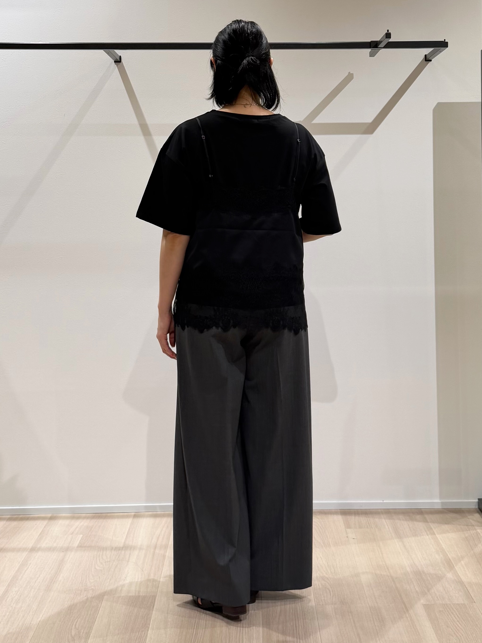 TOMOMIさんの「UNTITLED｜【1枚でもセットでも】レースキャミ付きプルオーバー」を使ったコーディネート