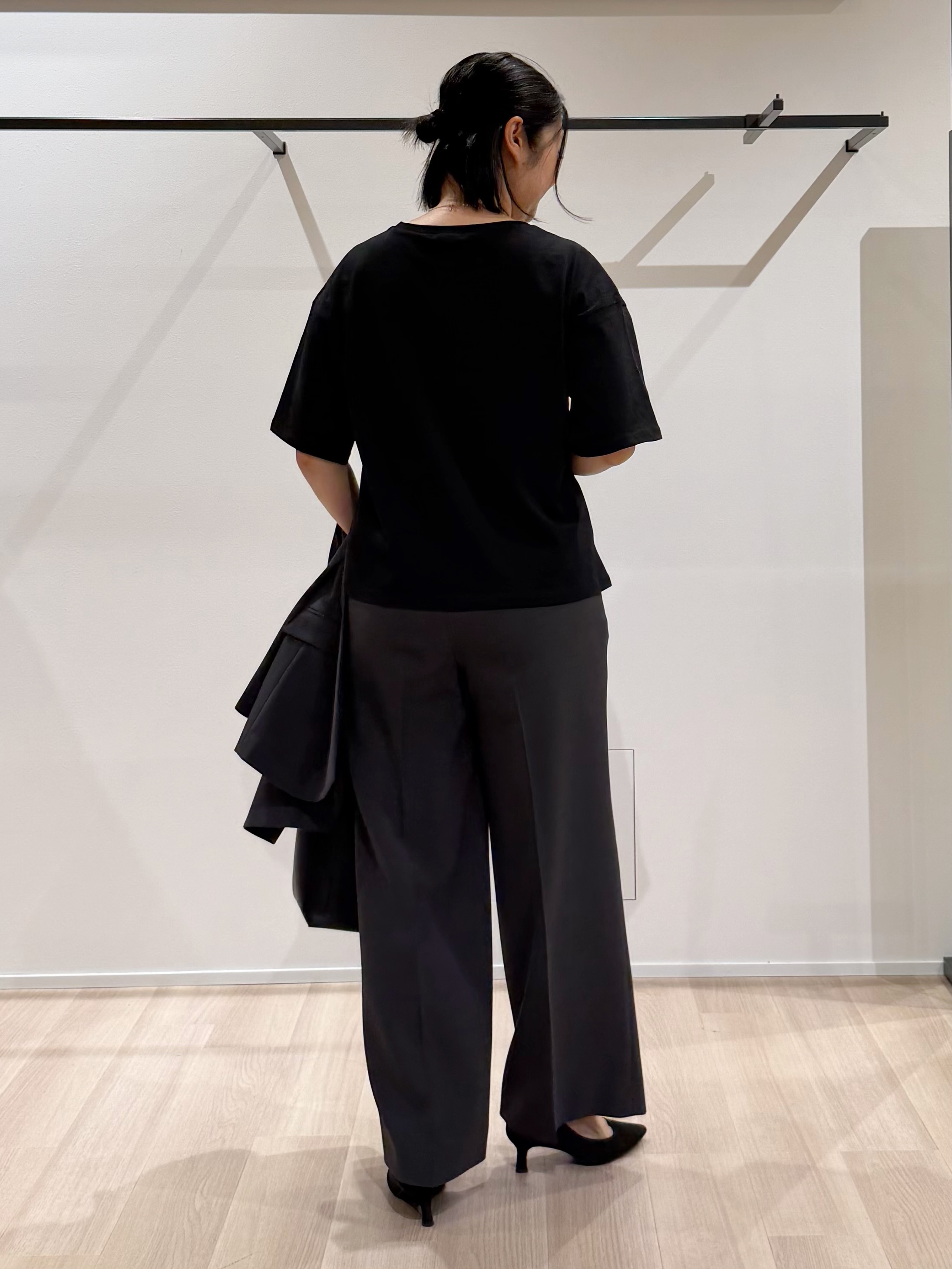 TOMOMIさんの「UNTITLED｜【1枚でもセットでも】レースキャミ付きプルオーバー」を使ったコーディネート