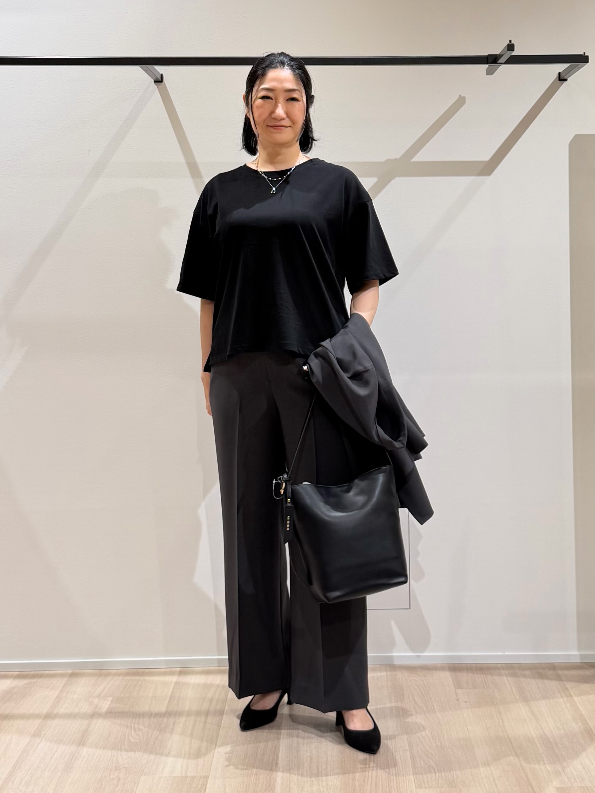 TOMOMIさんの「UNTITLED｜【1枚でもセットでも】レースキャミ付きプルオーバー」を使ったコーディネート