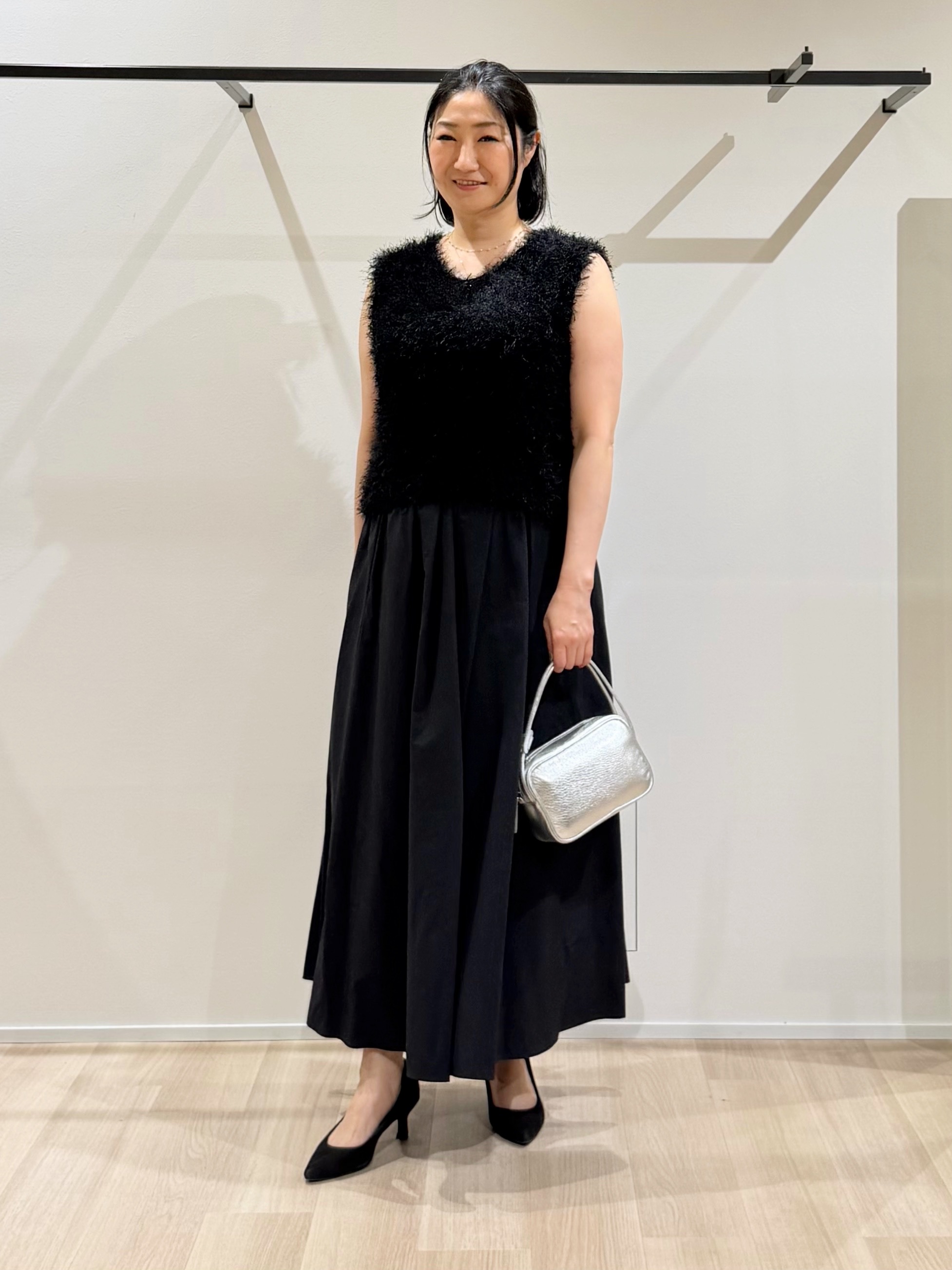 TOMOMIさんの「UNTITLED｜【洗える】ファンシーヤーンVネックニットベスト」を使ったコーディネート