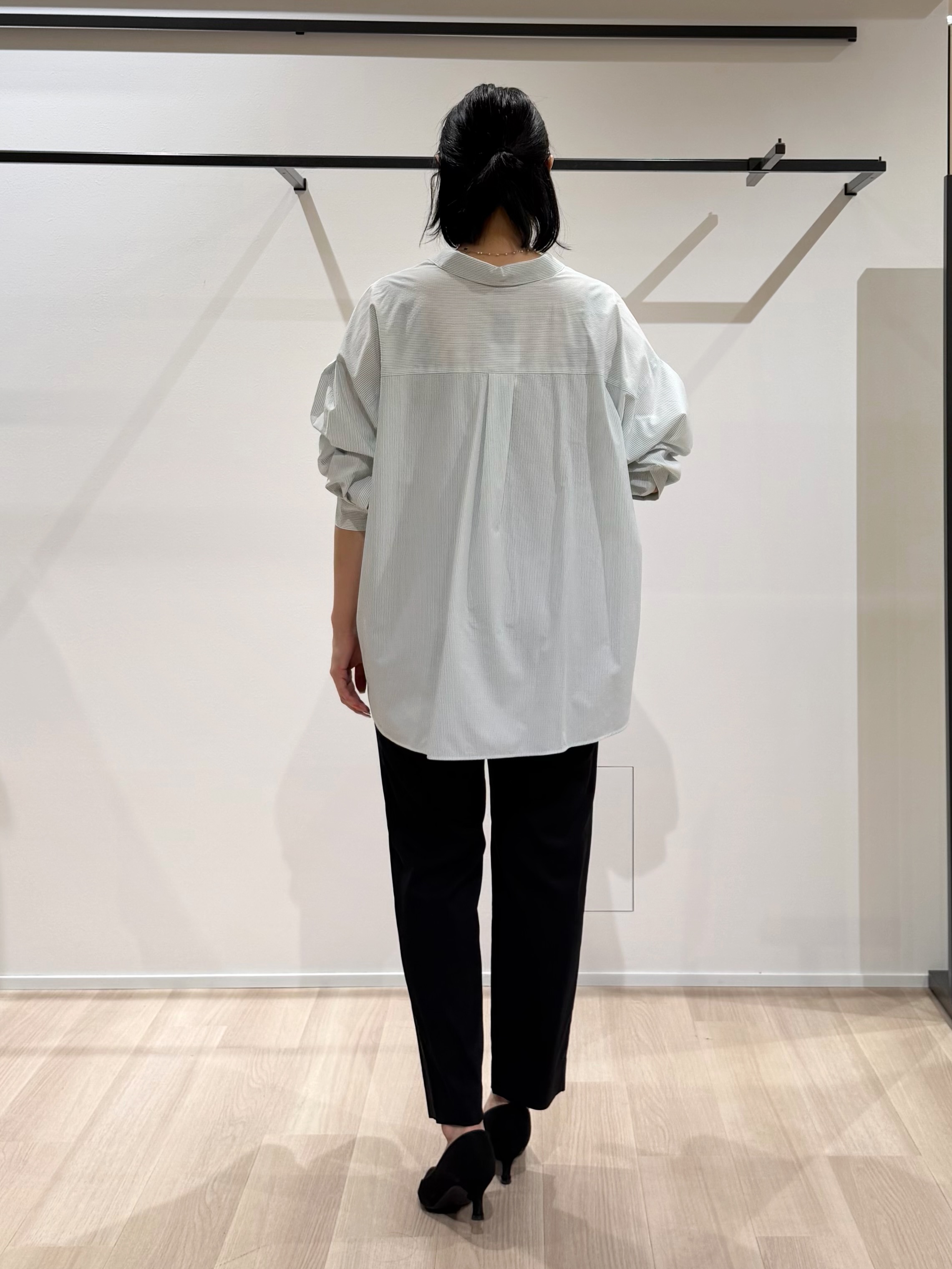 TOMOMIさんの「UNTITLED｜【UVケア／接触冷感／ベルト付】サッカー素材シャツ」を使ったコーディネート