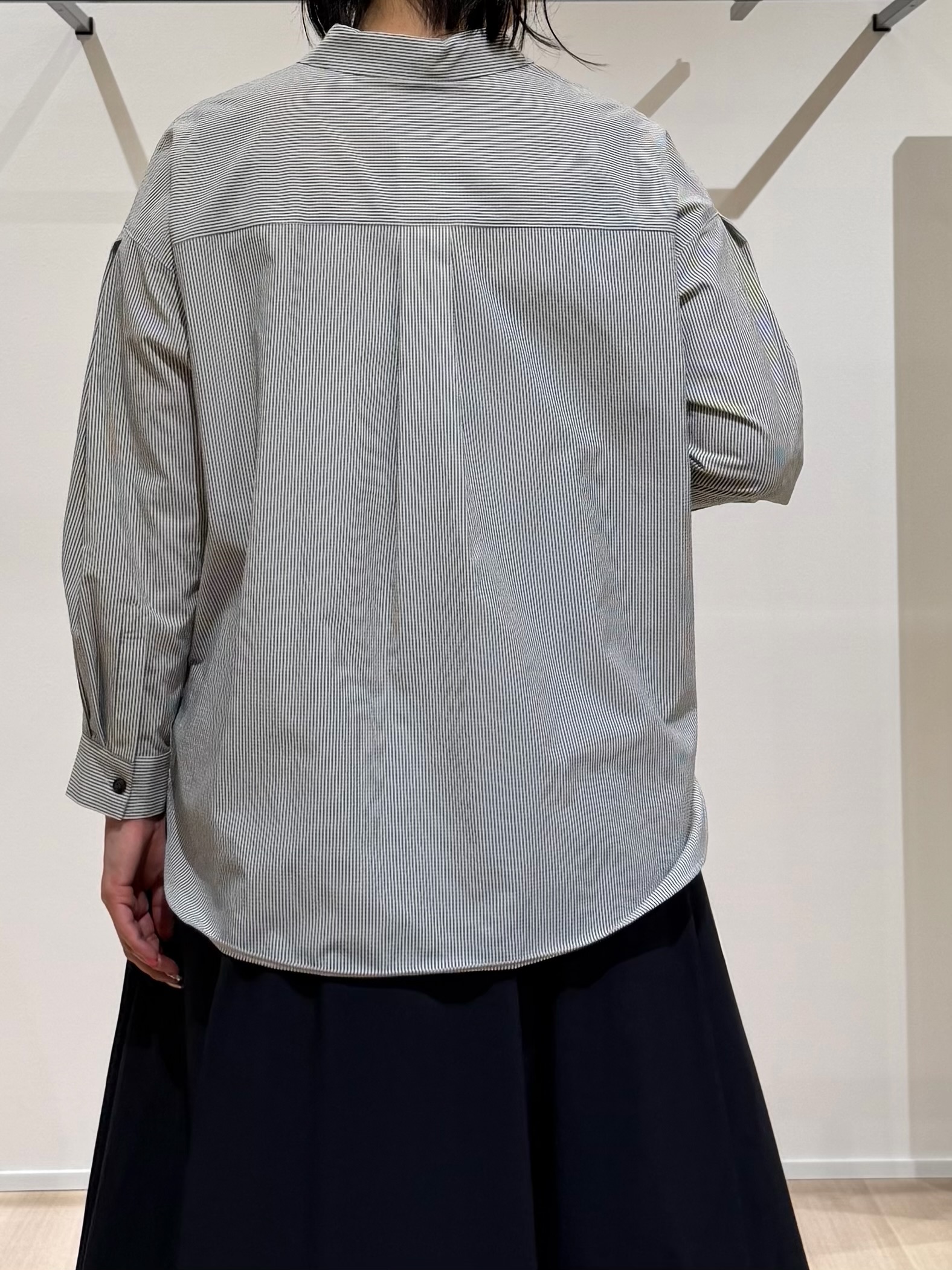 TOMOMIさんの「UNTITLED｜【UVケア／接触冷感／ベルト付】サッカー素材シャツ」を使ったコーディネート