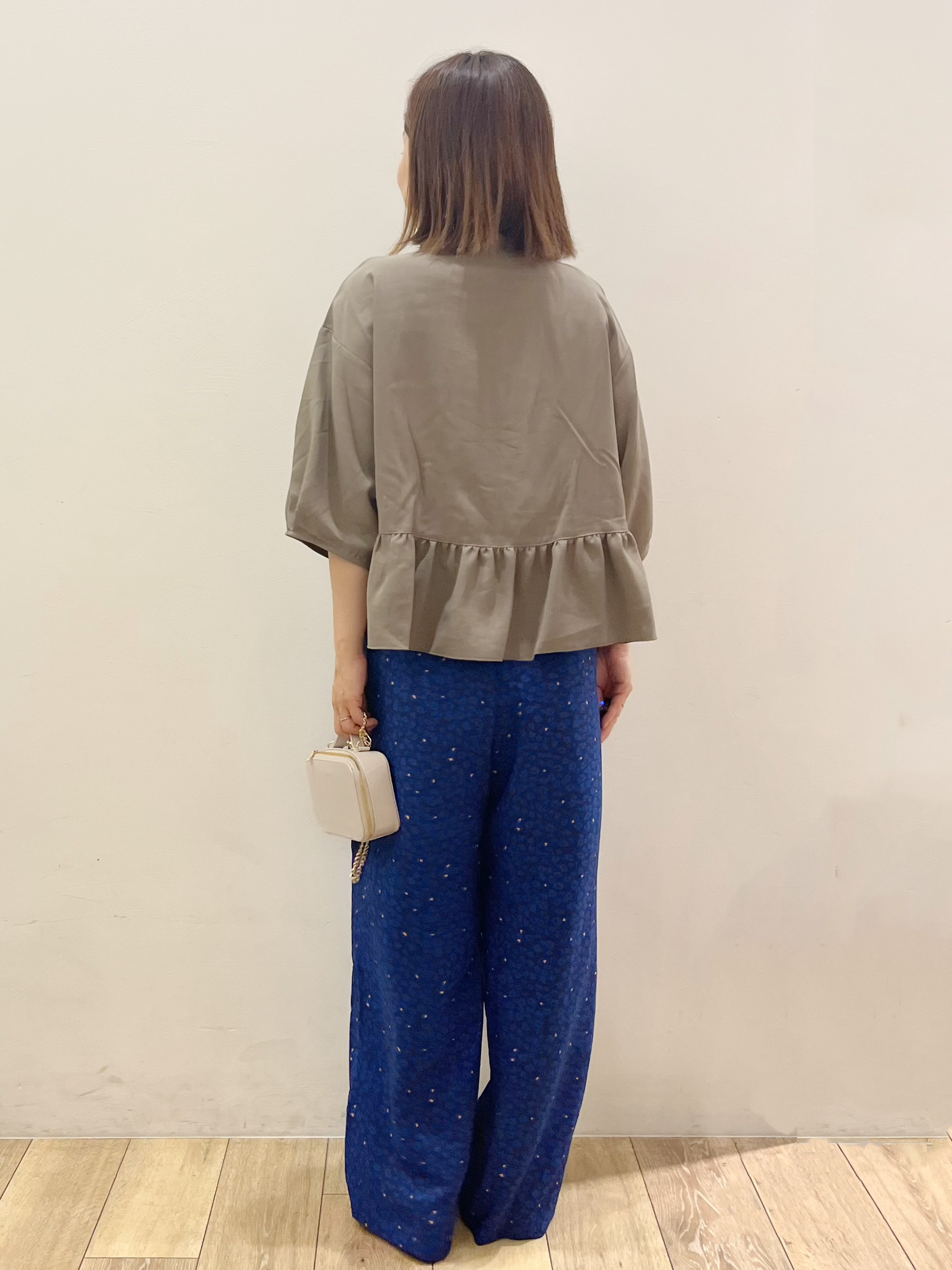 kcさんの「OPAQUE.CLIP｜フリルペプラムブラウス【UV／接触冷感／吸水速乾／防シワ／洗濯機OK】」を使ったコーディネート