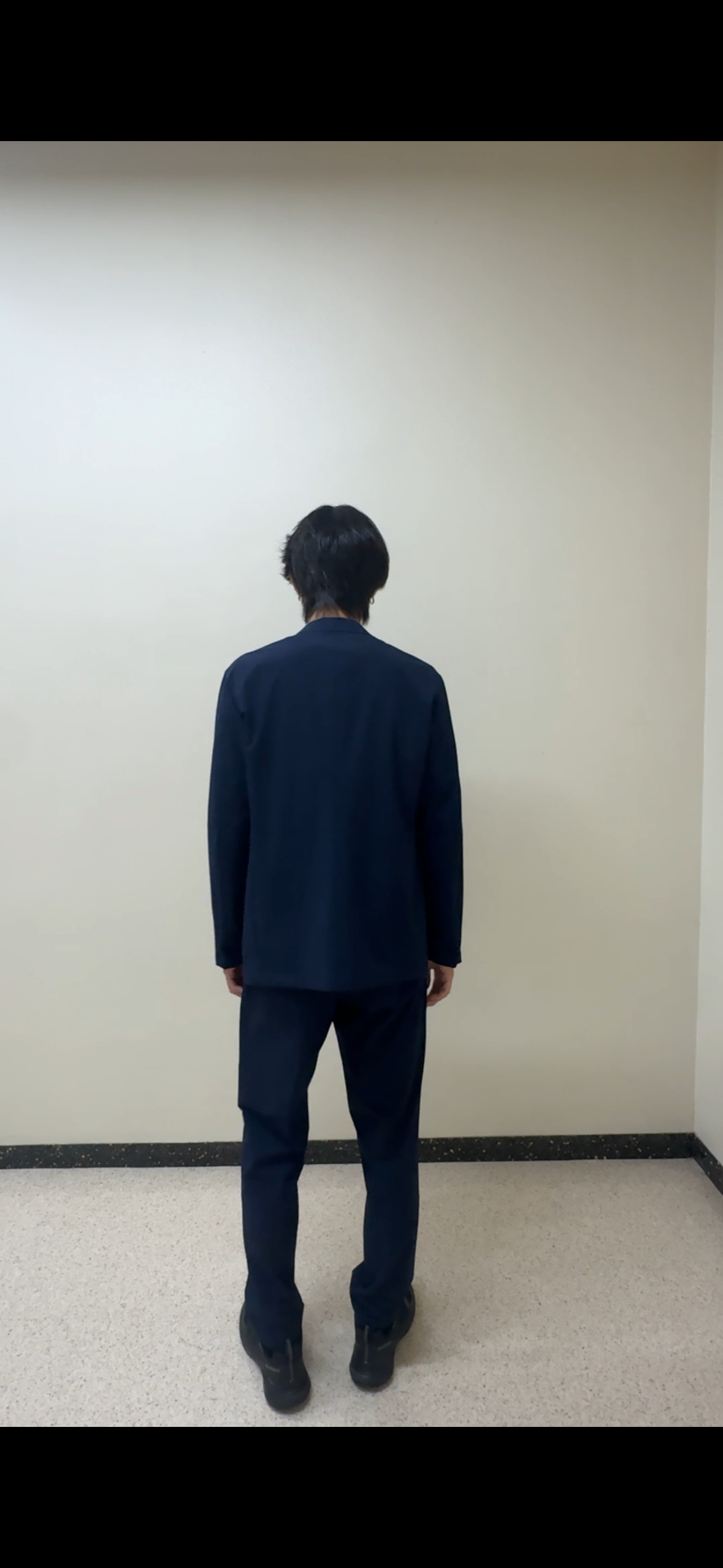 平畑慶さんの「TAKEO KIKUCHI｜3Dナイロンストレッチ イージーパンツ」を使ったコーディネート