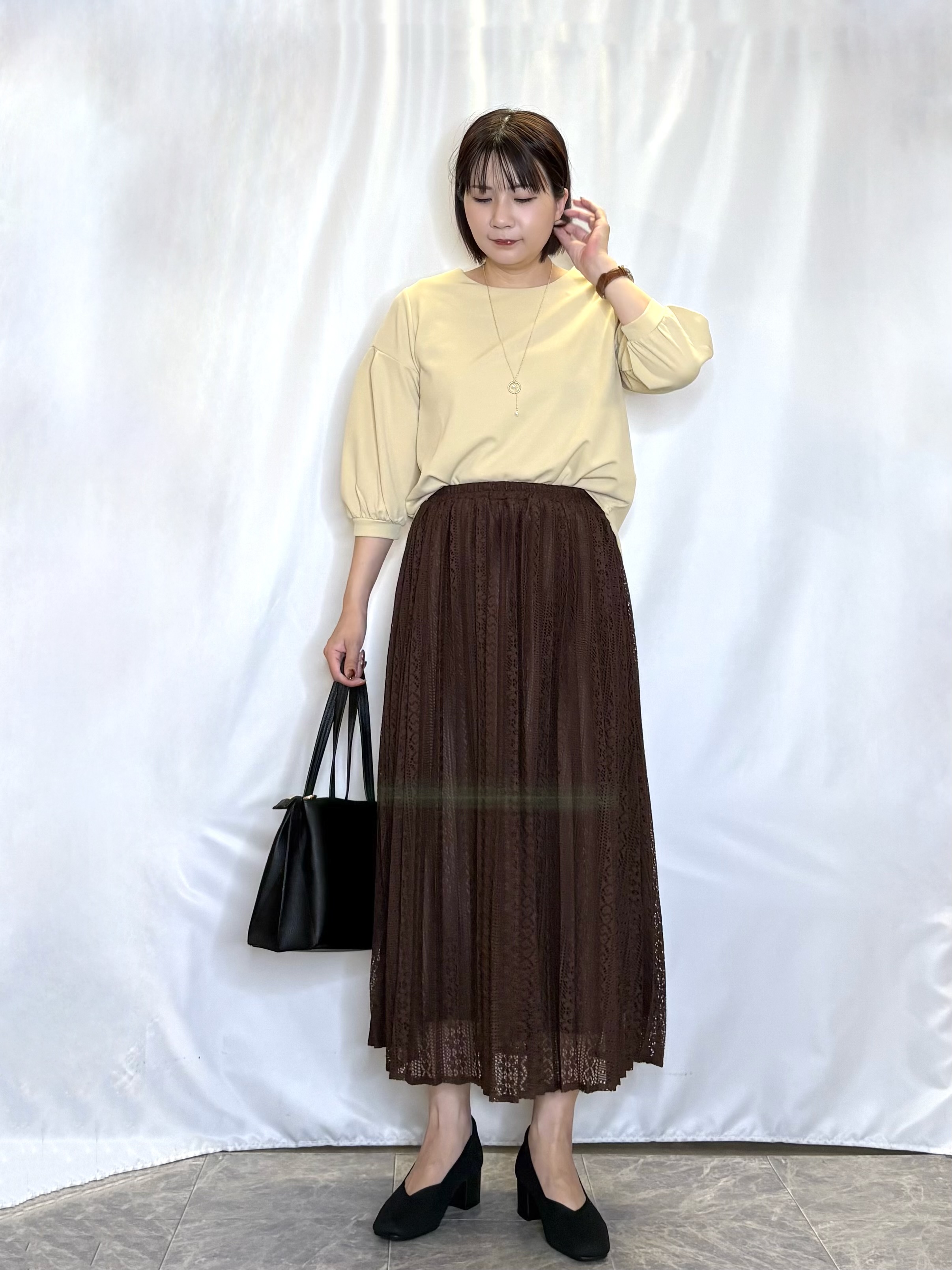 ネリさんの「SHOO･LA･RUE｜【着丈選べる/2点セット/S-LL/洗濯機可】ネックレス付き 着心地さらり7分袖ブラウス」を使ったコーディネート