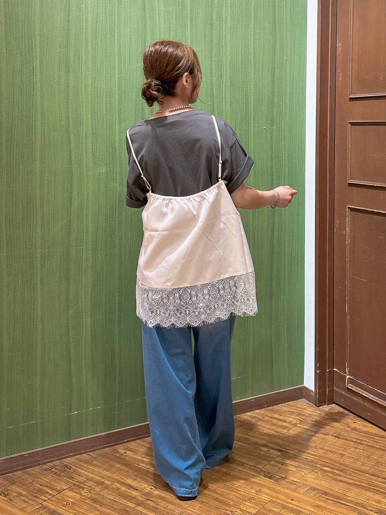かおりさんの「SHOO･LA･RUE｜【S-LL/洗濯機可】大人っぽく着られる ジェルロゴプリントTシャツ」を使ったコーディネート
