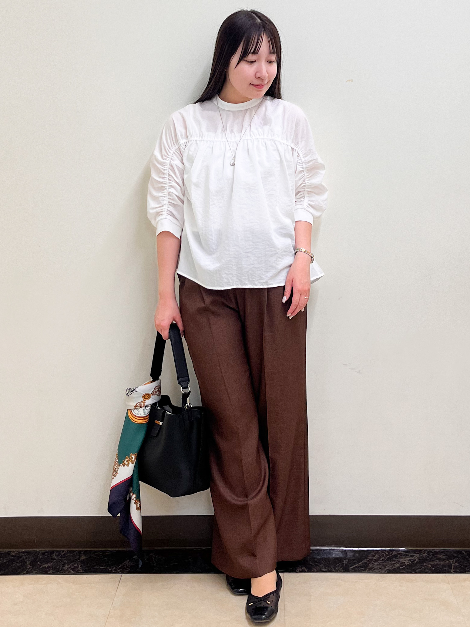 mikikoさんの「Reflect｜【手洗い可】プチハイネック ギャザーブラウス」を使ったコーディネート