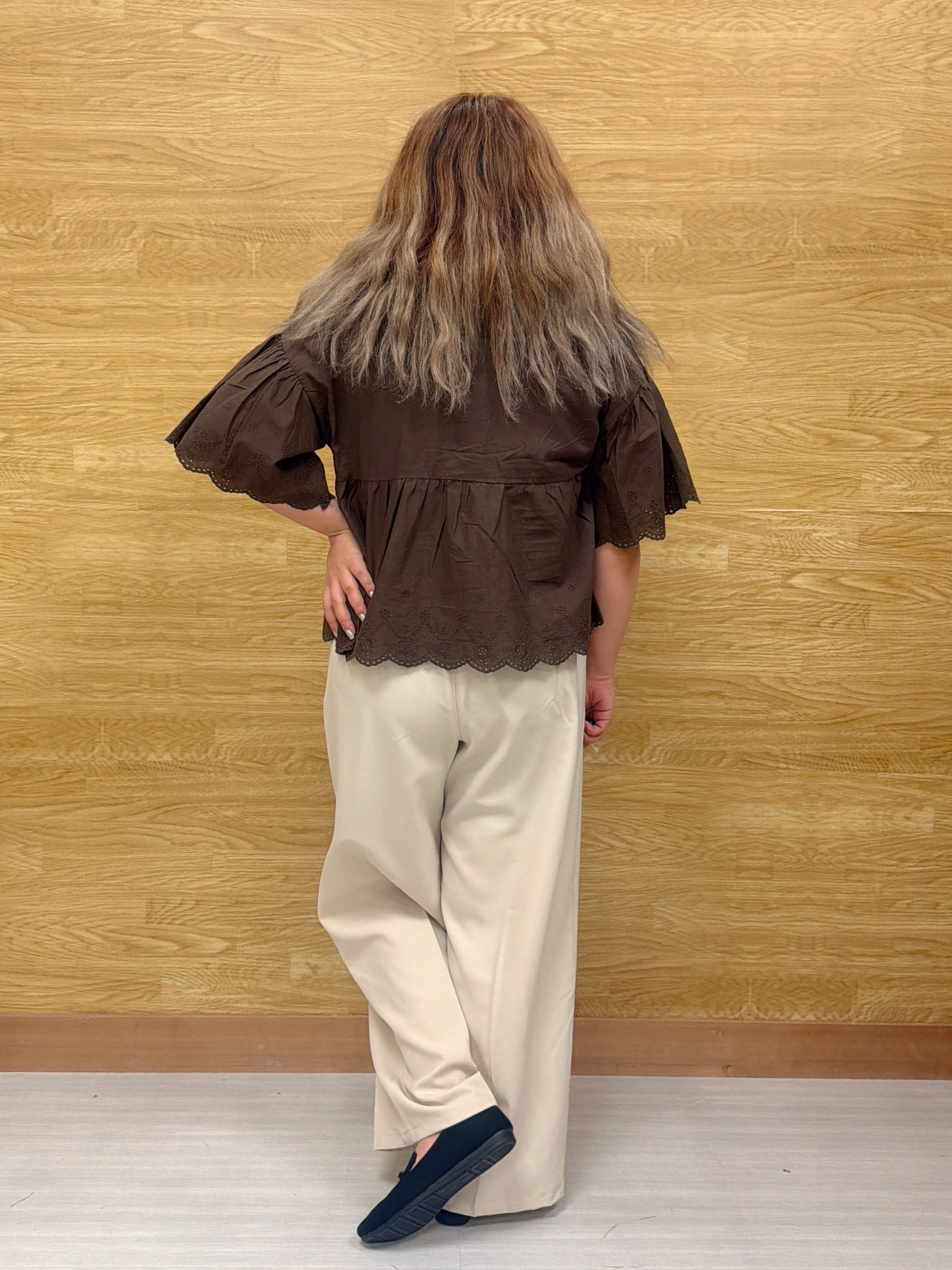 ぁむさんの「SHOO･LA･RUE｜【洗濯機可/綿100％/体型カバー】刺繍レースがこなれ見え 二の腕が隠せる ペプラムブラウス」を使ったコーディネート