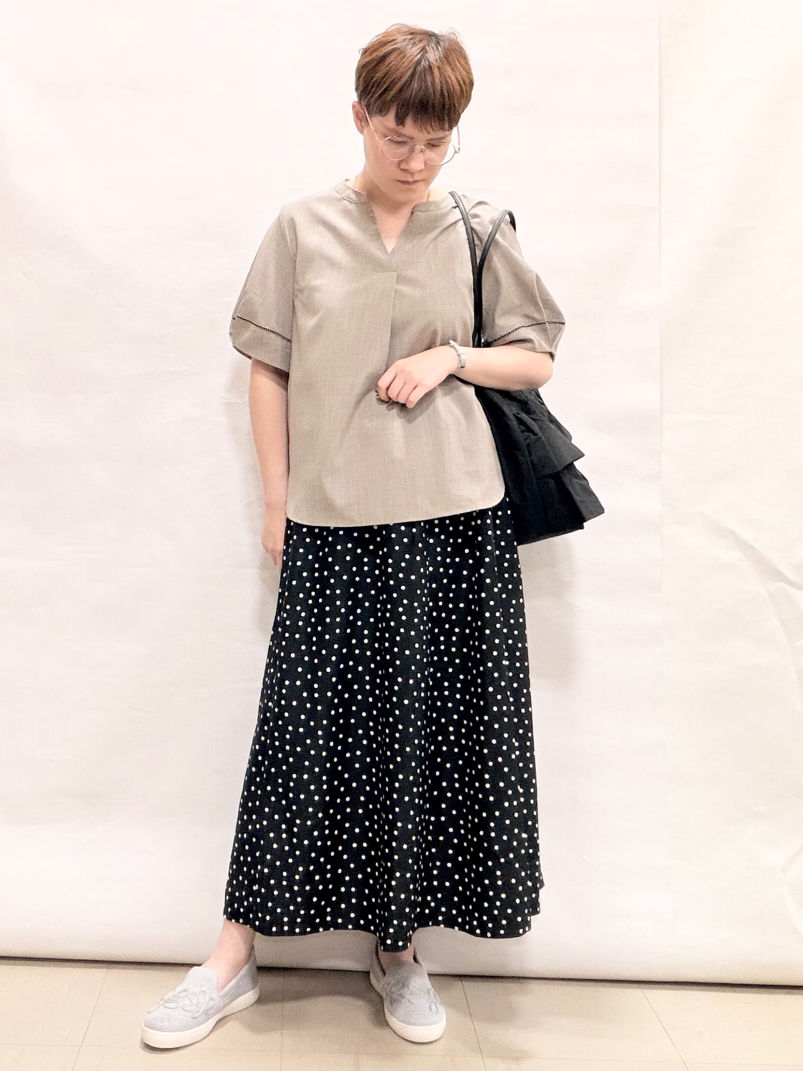 なっちゃんさんの「SHOO･LA･RUE｜【洗濯後しわになりにくい/インせずきまる】シンプルだけど女性らしい 麻調スキッパーブラウス」を使ったコーディネート