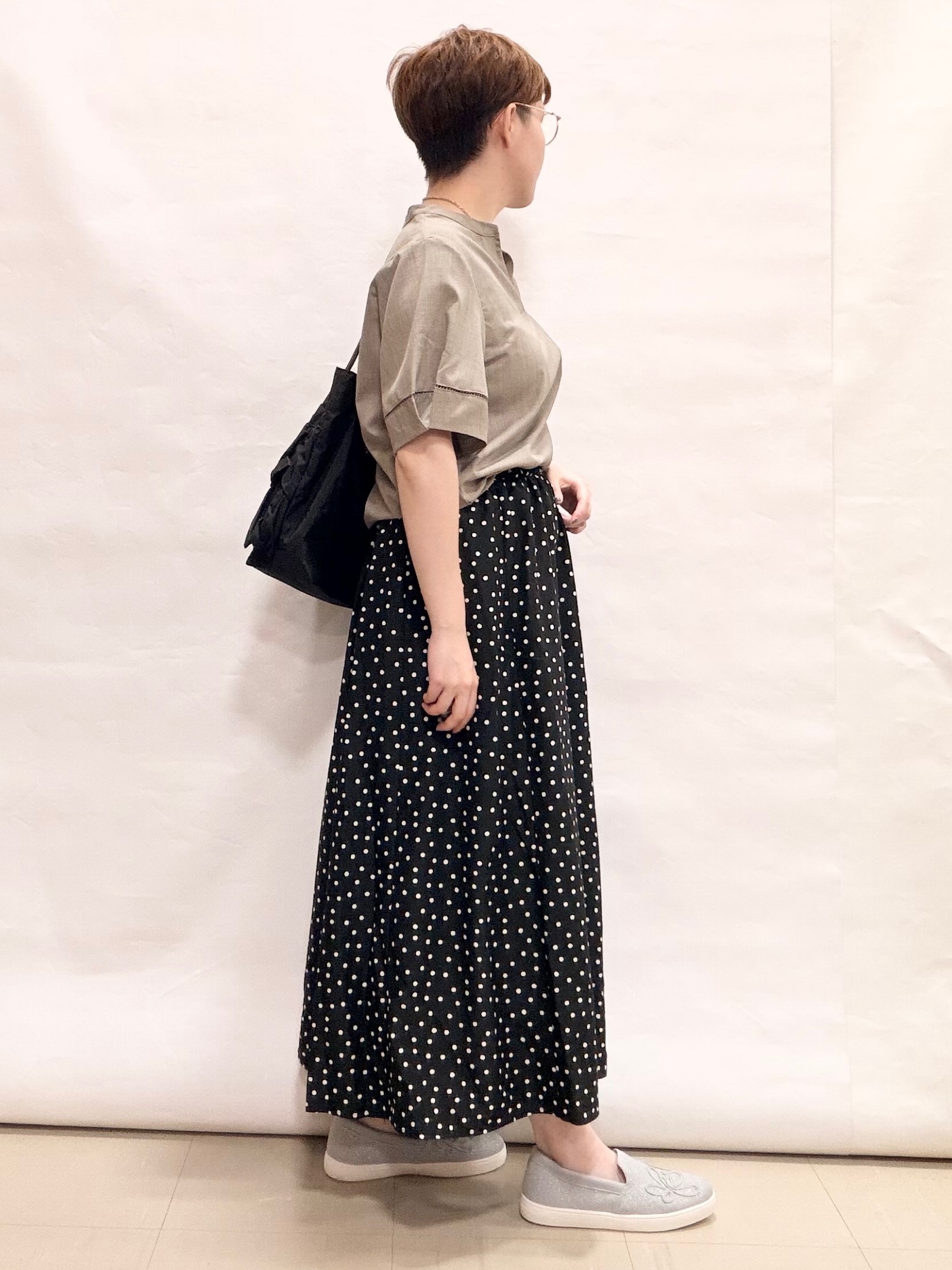 なっちゃんさんの「SHOO･LA･RUE｜【洗濯後しわになりにくい/インせずきまる】シンプルだけど女性らしい 麻調スキッパーブラウス」を使ったコーディネート