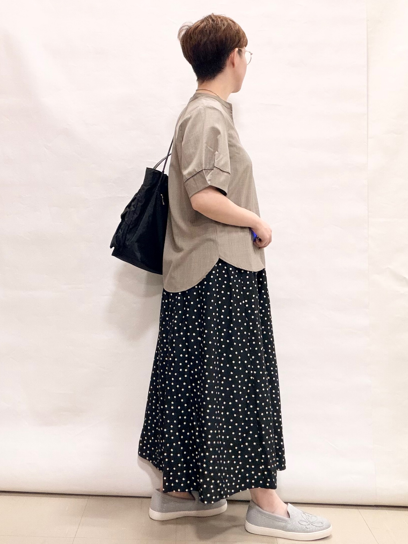 なっちゃんさんの「SHOO･LA･RUE｜【洗濯後しわになりにくい/インせずきまる】シンプルだけど女性らしい 麻調スキッパーブラウス」を使ったコーディネート