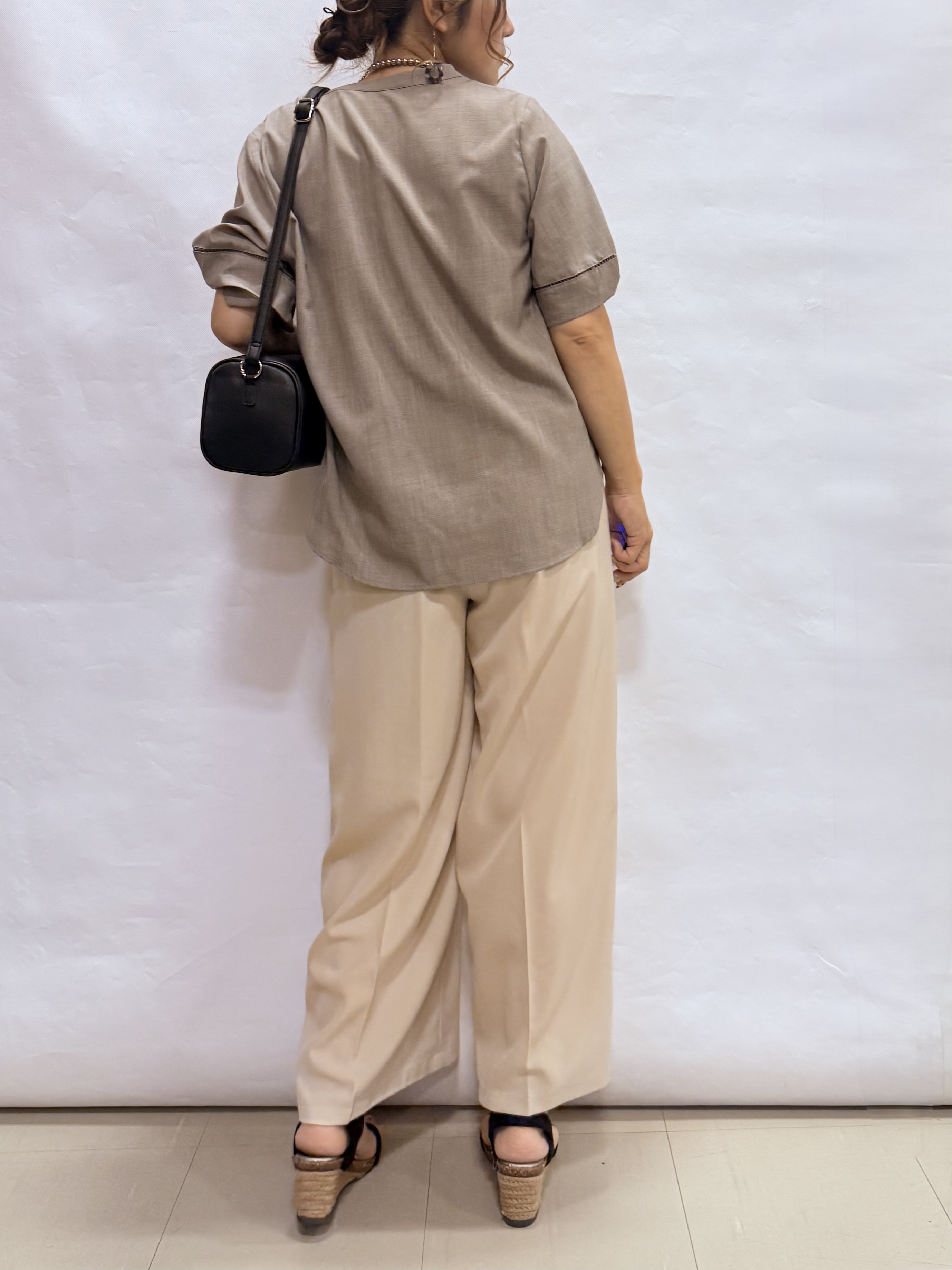 fuuさんの「SHOO･LA･RUE｜【洗濯後しわになりにくい/インせずきまる】シンプルだけど女性らしい 麻調スキッパーブラウス」を使ったコーディネート