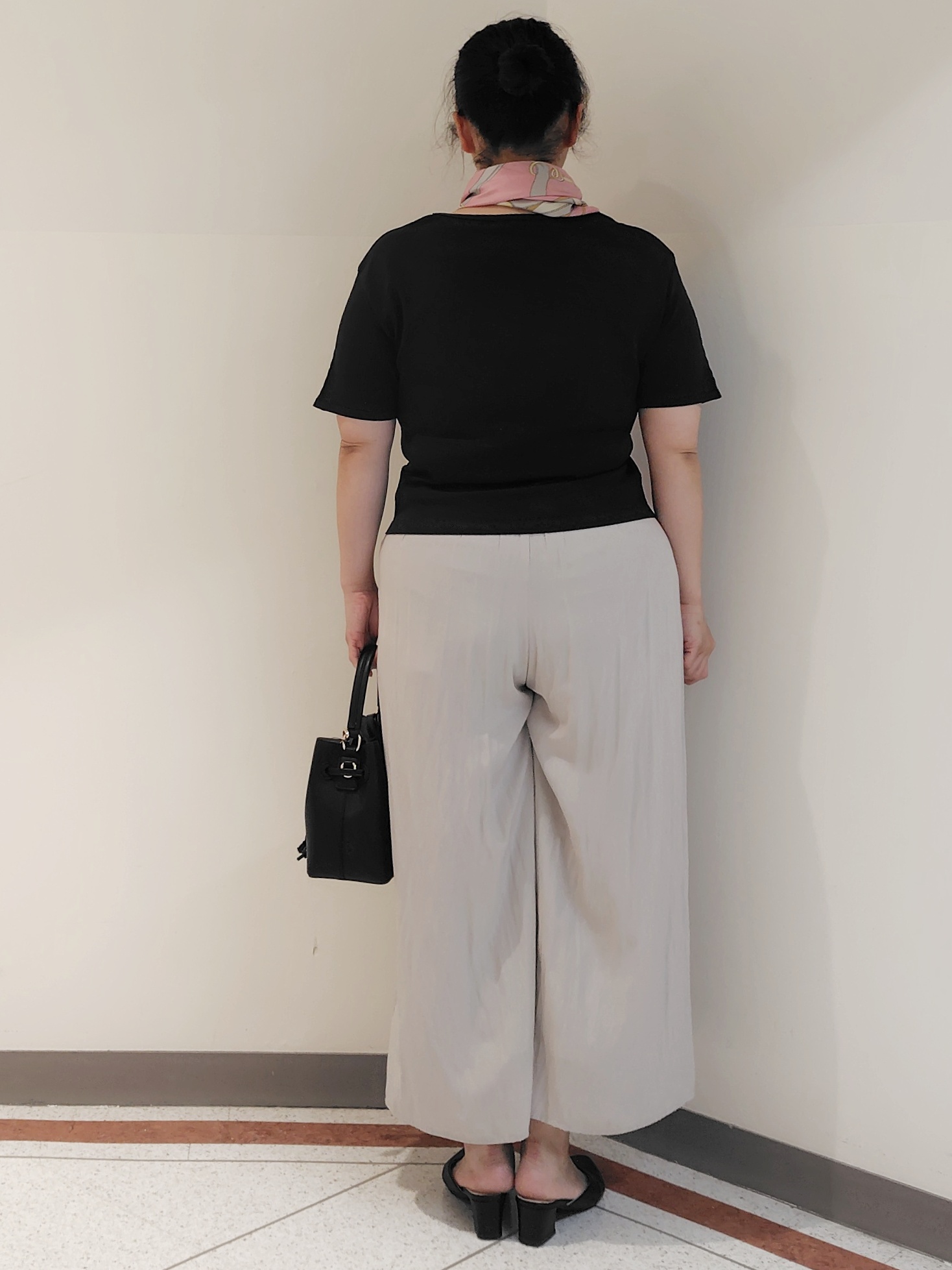FMさんの「Reflect｜【手洗い可／日本製／接触冷感】袖クロス編みニット」を使ったコーディネート