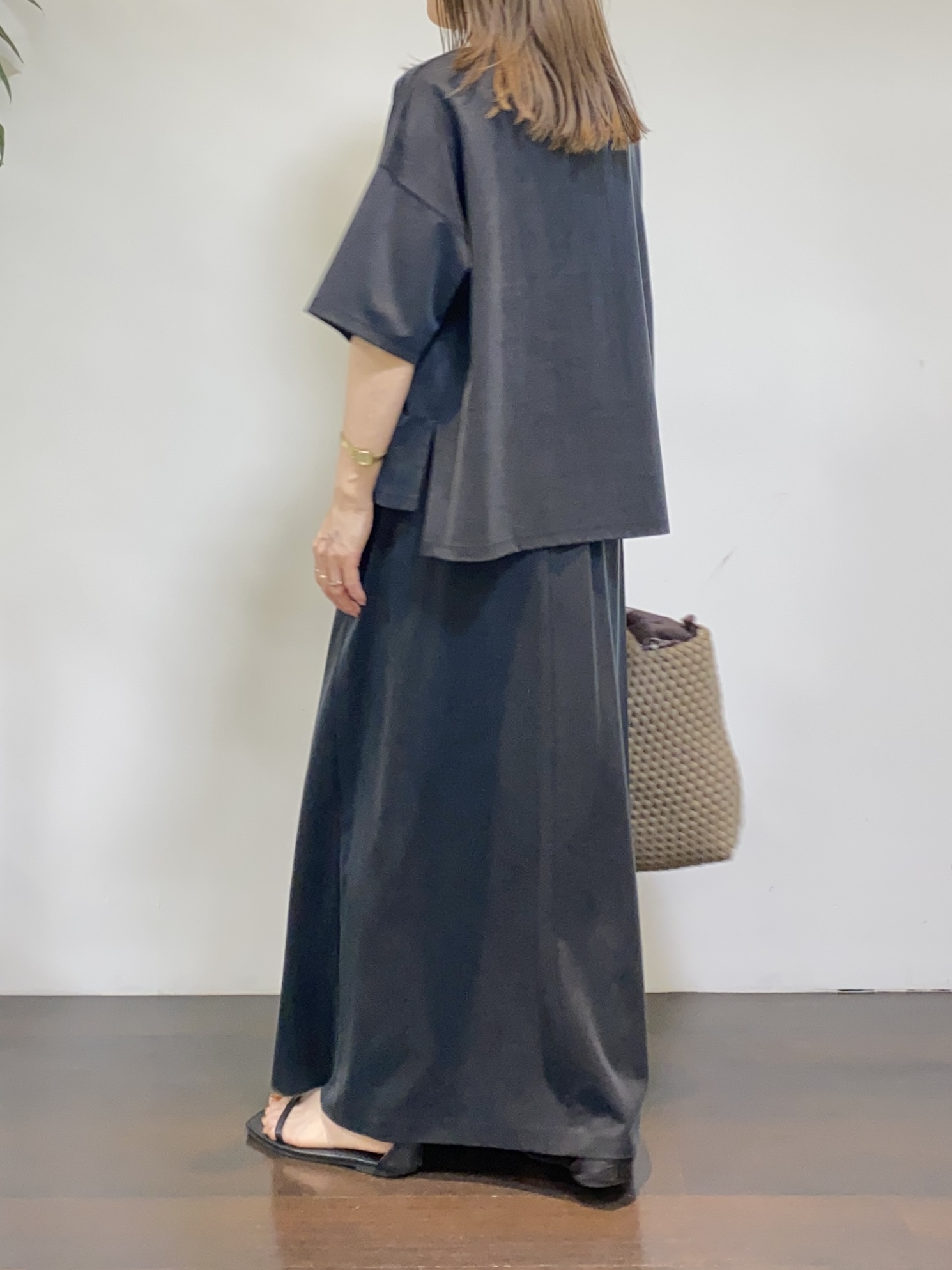 tomoさんの「UNTITLED｜【きれいめTシャツ/セットアップ可】ヴィンテージライクプルオーバー」を使ったコーディネート